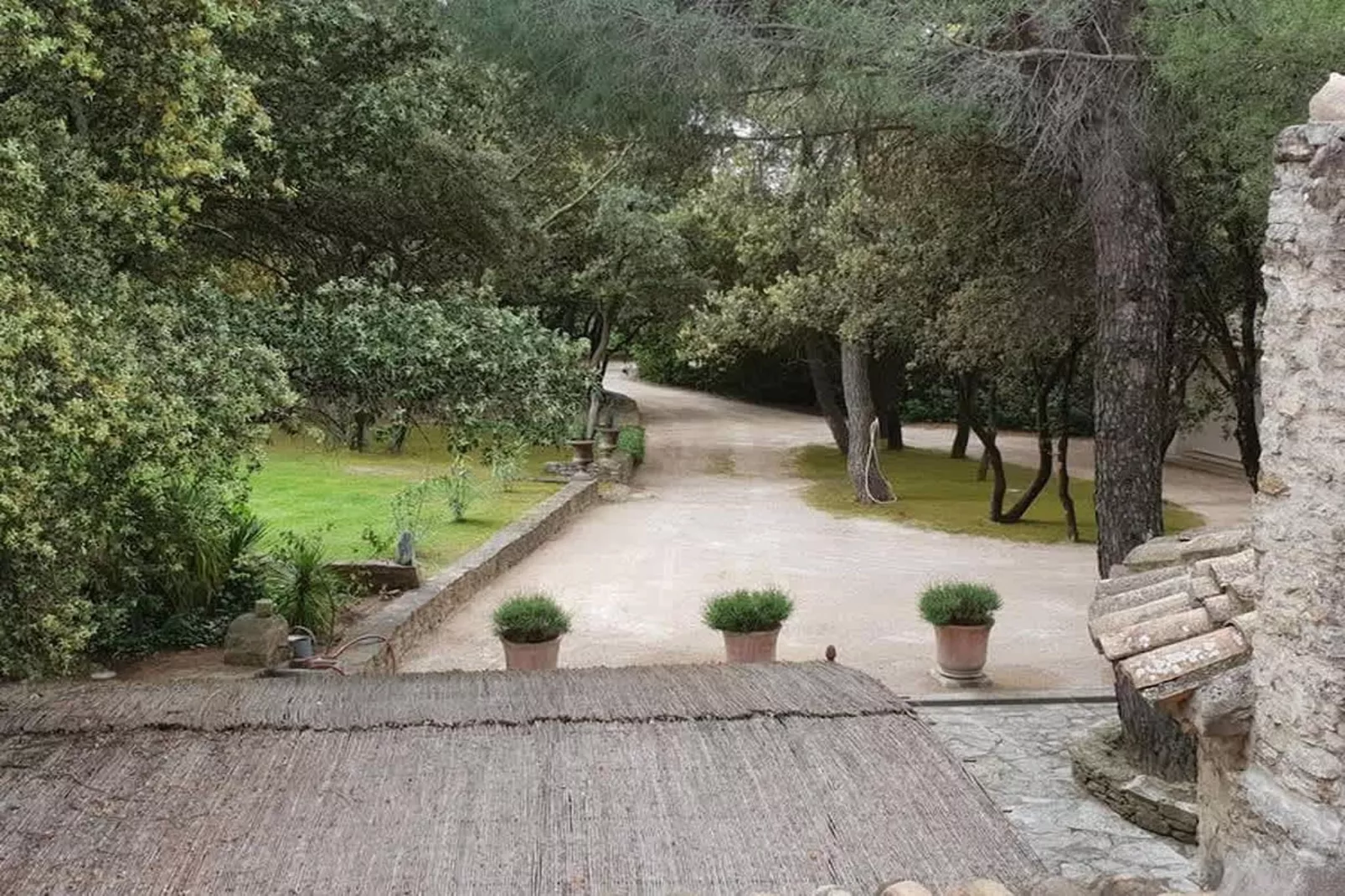 Villa cadre idyllique et reposant avec piscine-Uitzicht zomer