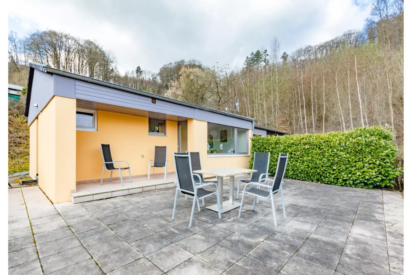 Bungalow Typ Z Campingpark Eifel-Terrasbalkon