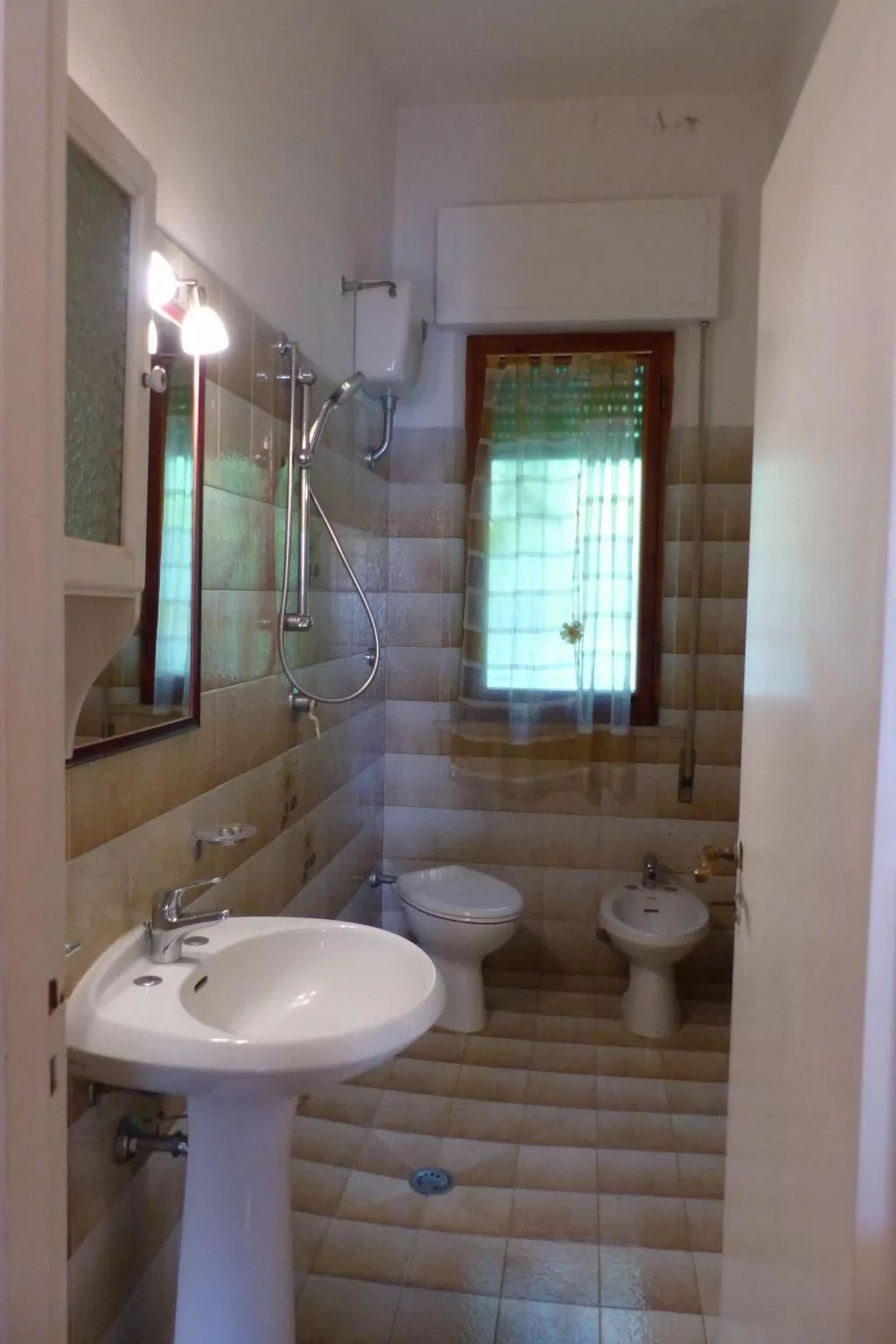 Große Wohnung in Mazzanta mit Schöner Terrasse - Image-tags.info