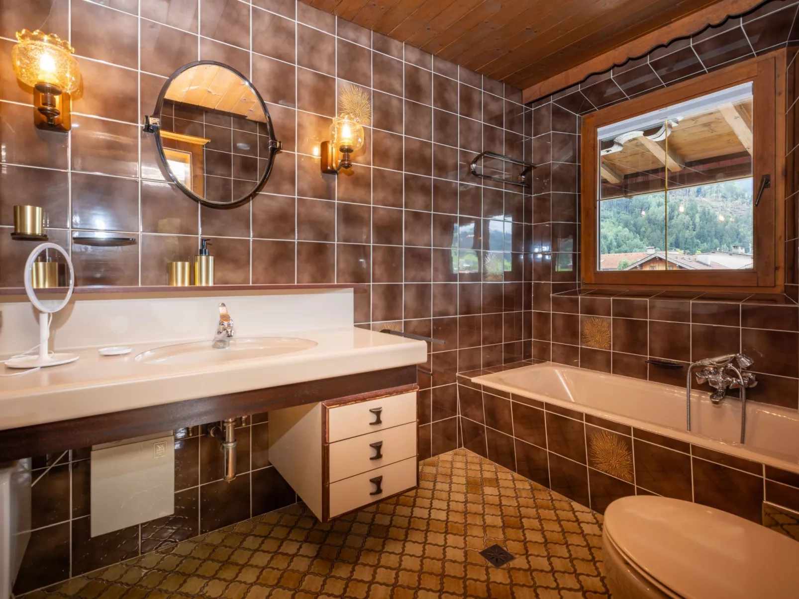 Villa Emma, Ferienhaus für bis zu 10 Personen, eigener Garten, absolute Privats - Image-tags.info