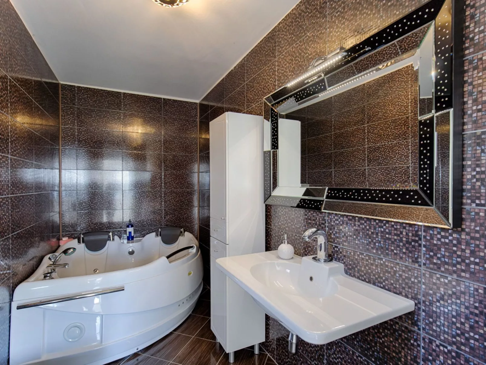 Villa mit Pool und schönem Meerblick - Image-tags.info