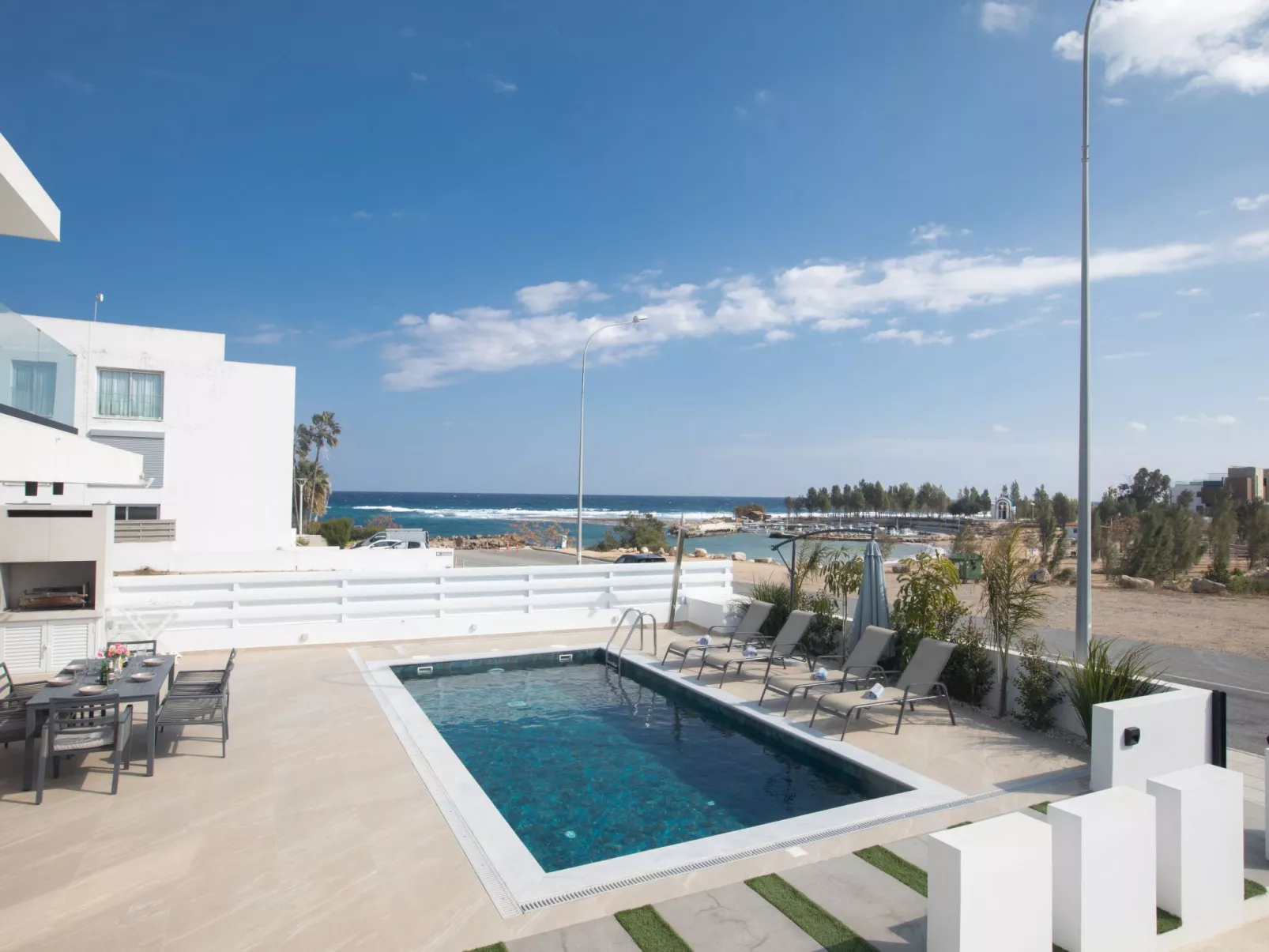 Haus in Paralimni mit Doppelveranda - Image-tags.info