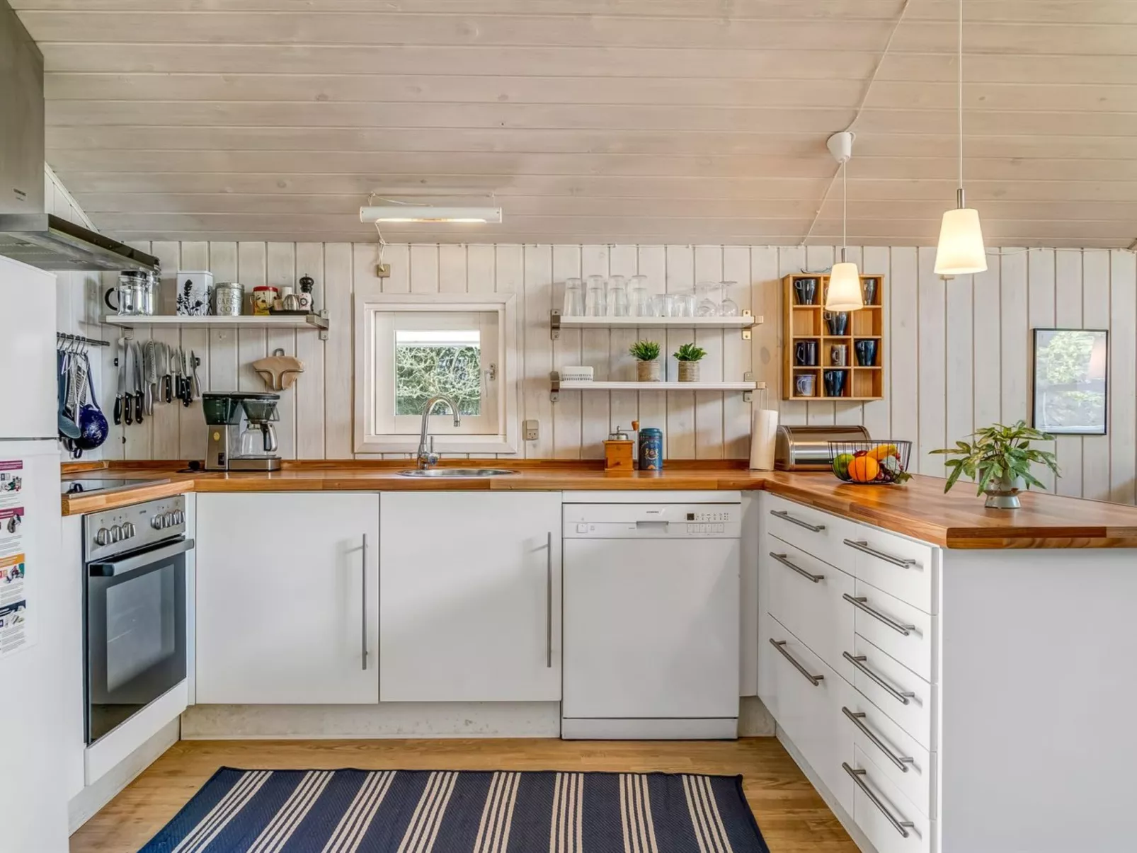 "Josef" - 1.2km from the sea - Binnen