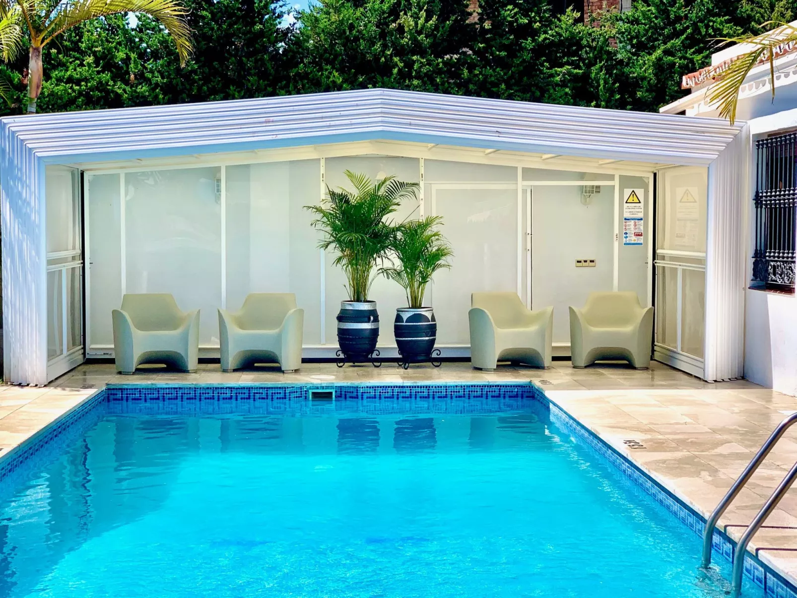 In der Nähe des Strandes, beheiztes Schwimmbad, Spielraum, Spielzimmer, etc - Buiten