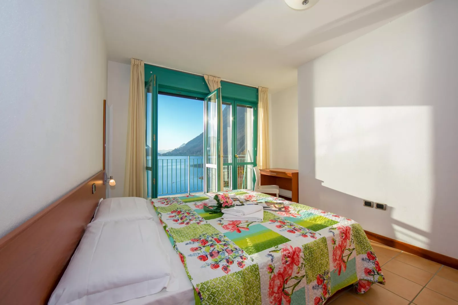 RESIDENCE PORTO LETIZIA - PALACE-1ROOM APT 4 PAX LAKE VIEW PLUS 8205 - P1LP4 - Slaapkamer