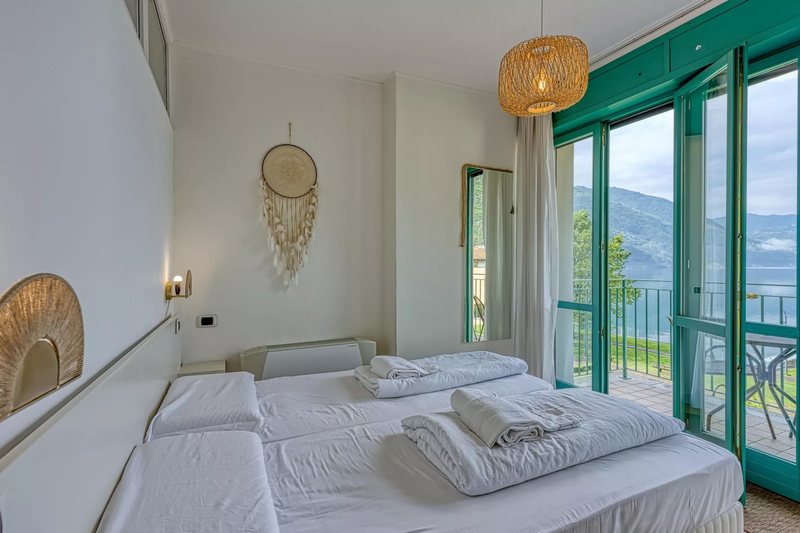 RESIDENCE PORTO LETIZIA - PALACE-1ROOM APT 4 PAX LAKE VIEW DELUXE 8206 - P1LD4 - Slaapkamer