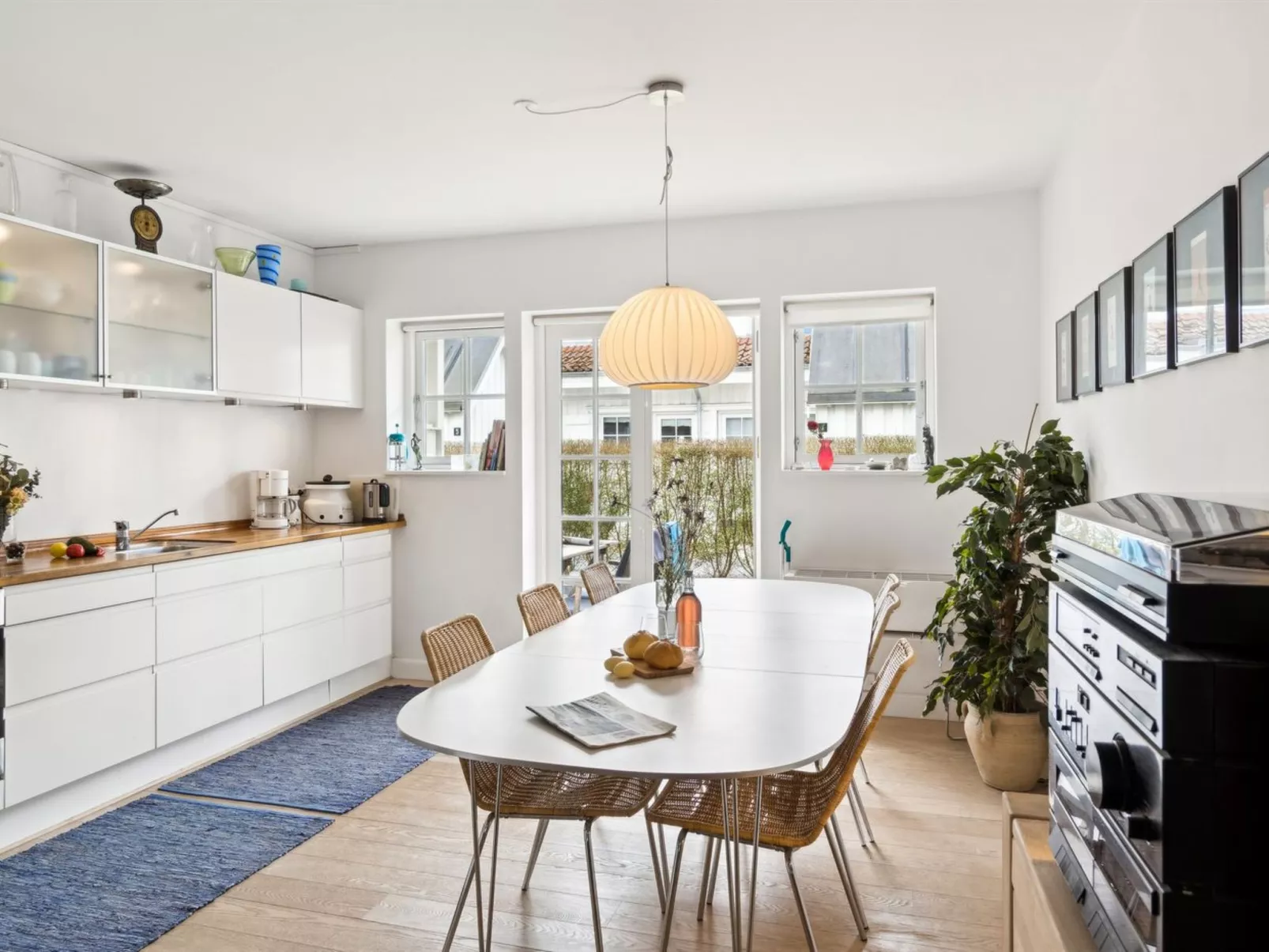 "Galia" - 2km from the sea - Binnen