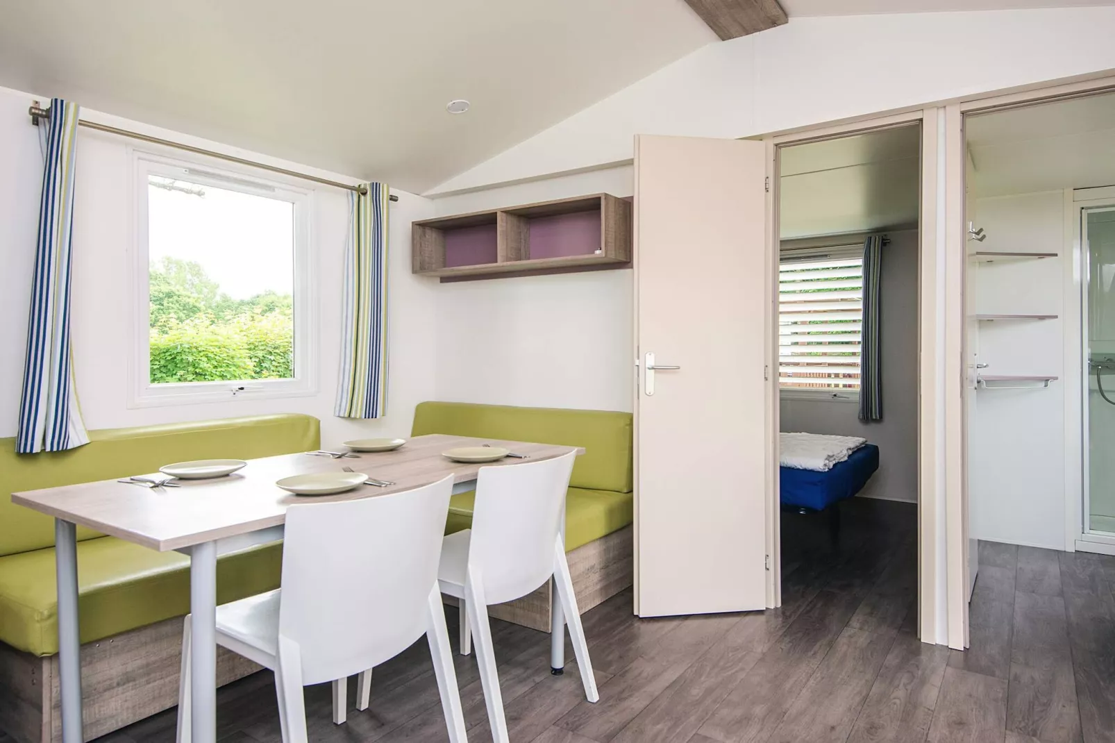 Mobile homes til 4 personer, medbad-Binnen