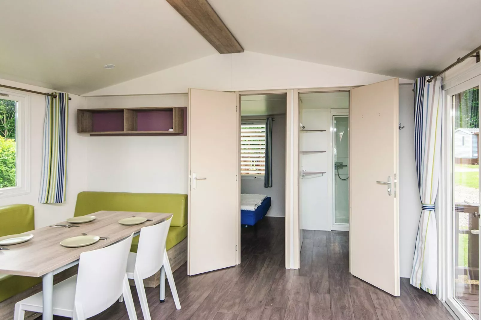 Mobile homes til 6 pers., med bad-Binnen