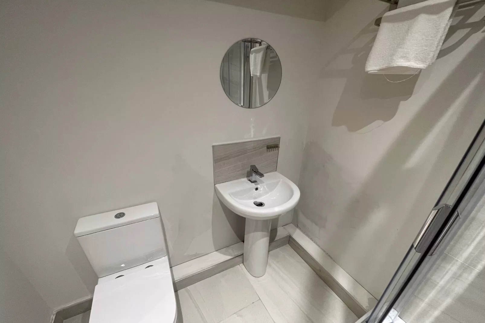 EN_MEH020_Superior Double Studio-Badkamer