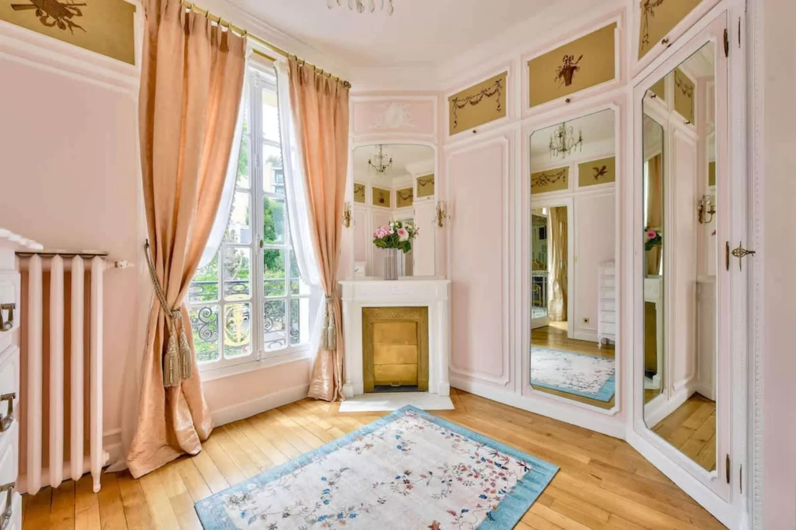 Noble demeure de luxe en plein coeur de Paris-Overloop