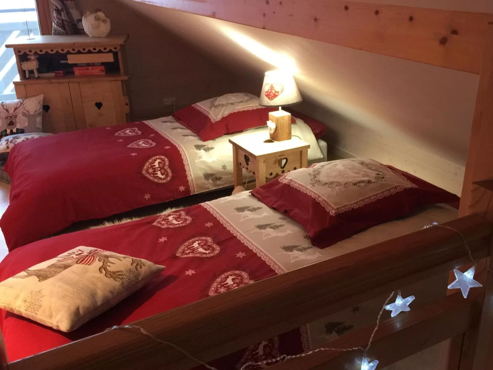 Chalet "Le Flocon Bleu" mit Blick auf das Wasser - Image-tags.info