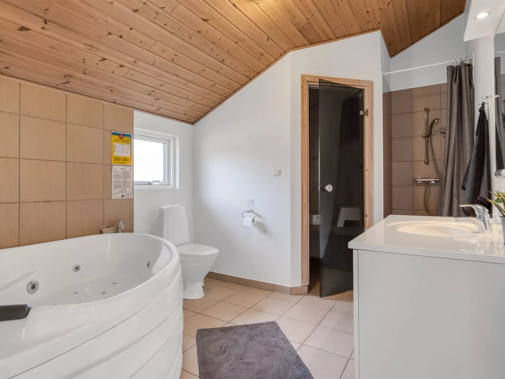 "Botwith" - 2.8km from the sea - Binnen