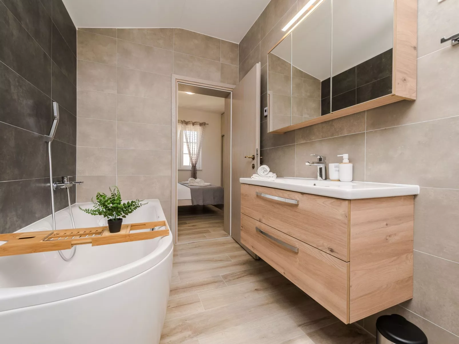 Neue Steinvilla mit beheiztem Pool in Strandnähe - Image-tags.info