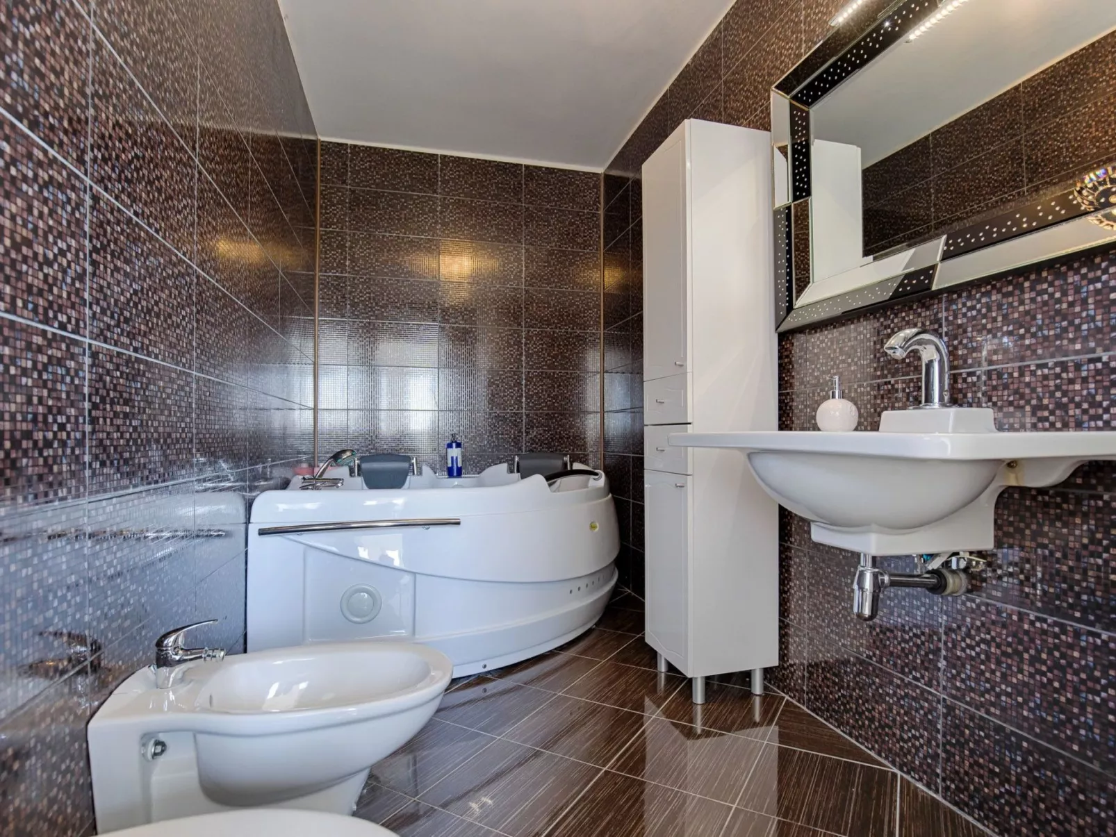 Villa mit Pool und schönem Meerblick - Image-tags.info