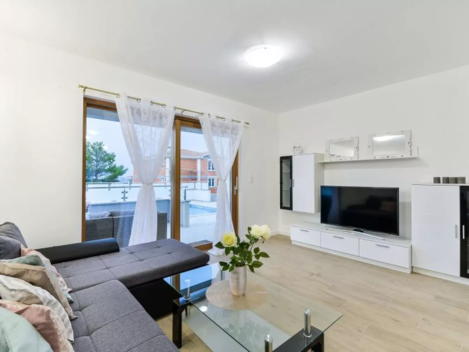 Vila Megy -  ID 2209 - Image-tags.info