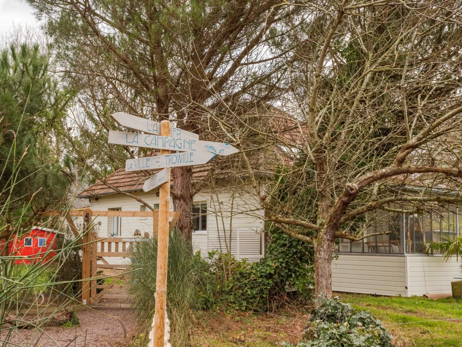 La maison du cavalier bleu - Buiten