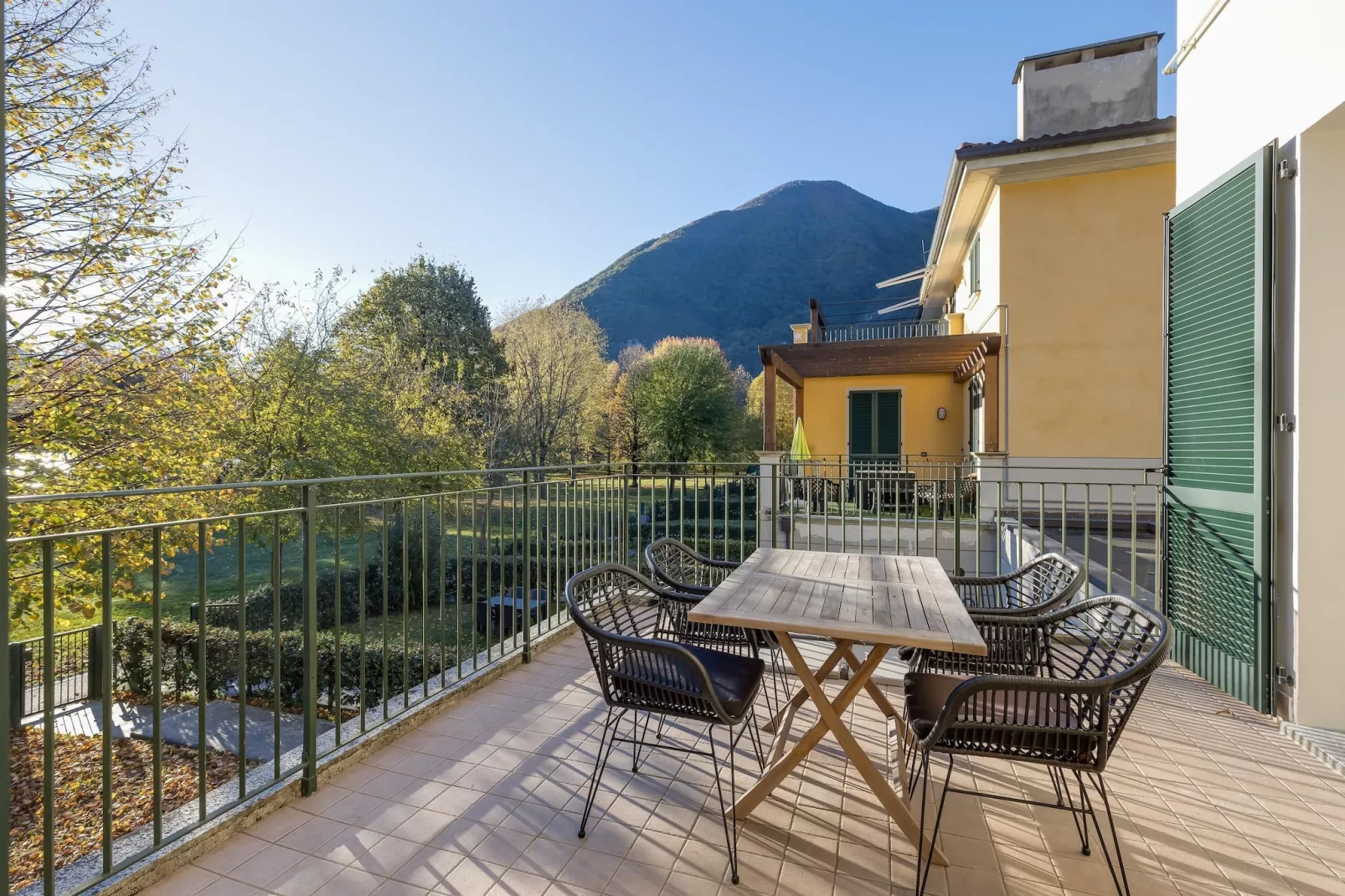 RESIDENCE PORTO LETIZIA - VILLAS-BILOCALE 4 PAX VISTA LAGO PLUS 8215 - V1LP4 - Terrasbalkon