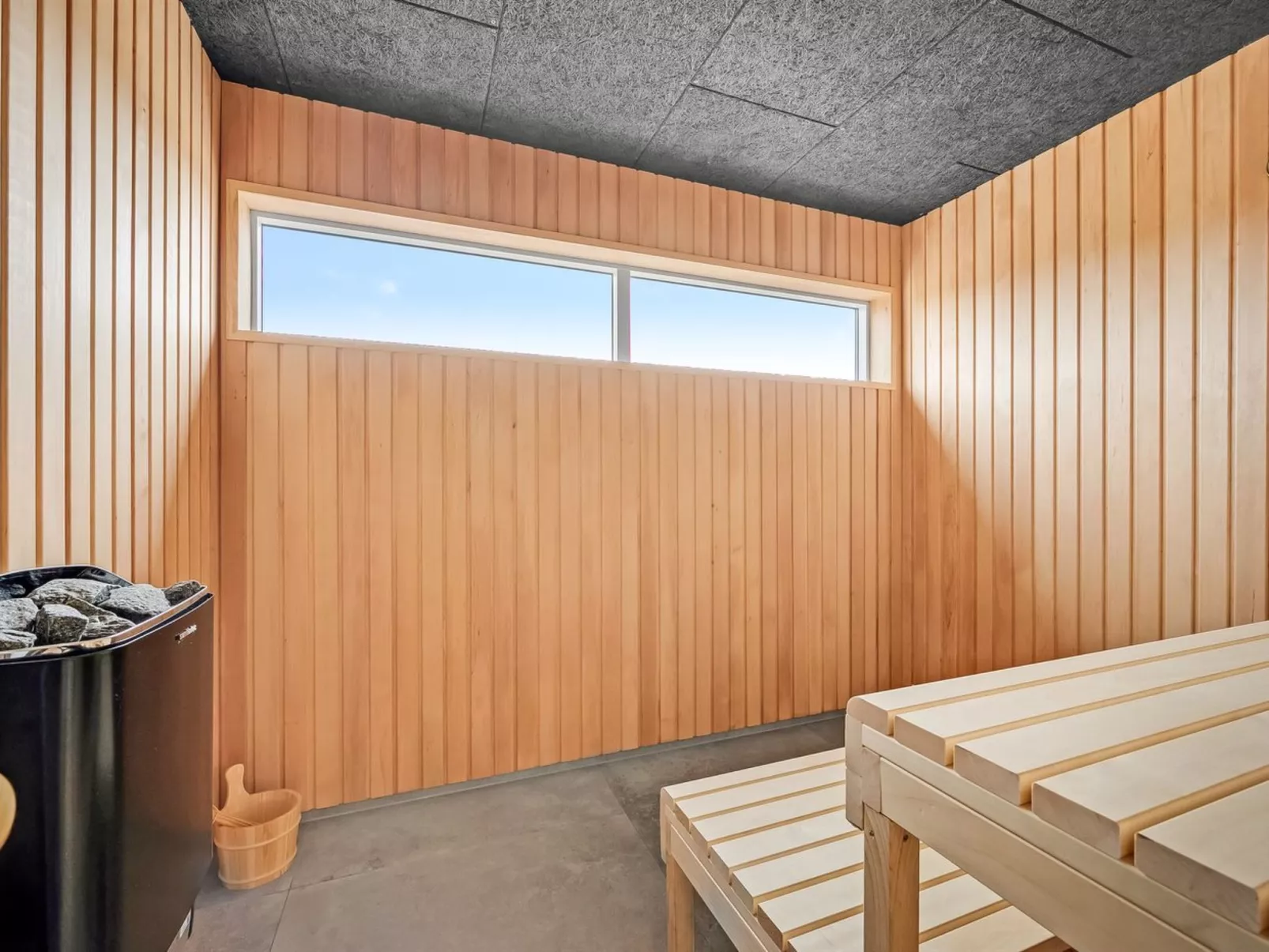 "Dreng" - 300m from the sea - Binnen