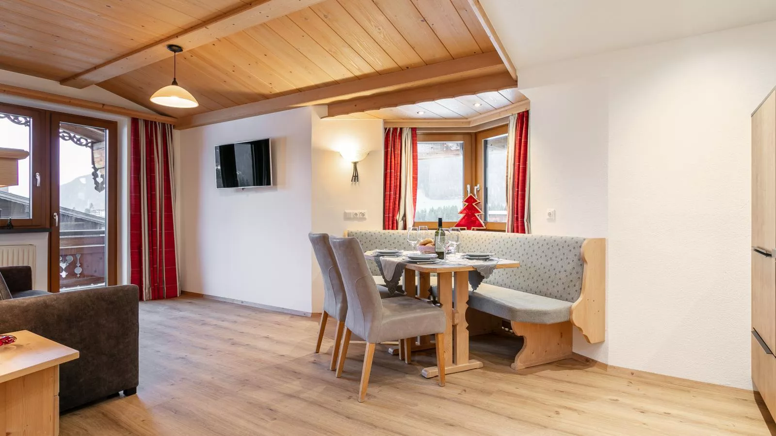 Landhaus Marchfeld Top 1  Top 2 Top 3 - Eetkamer