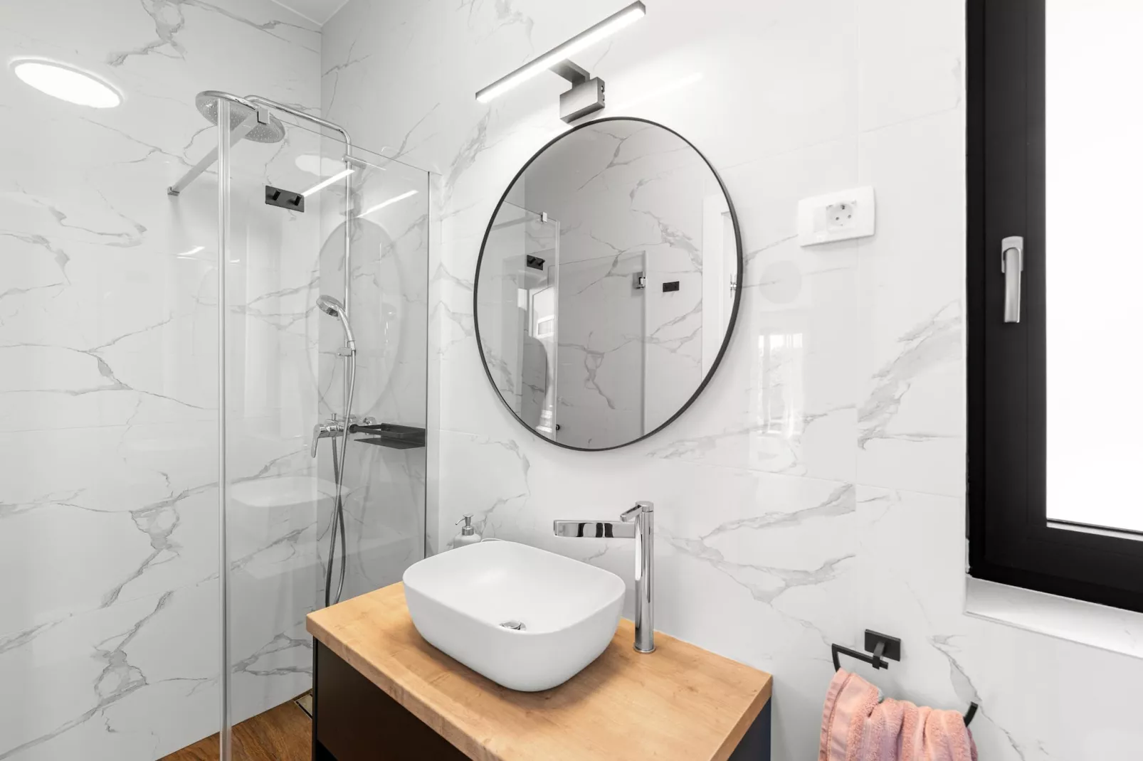 Villa Ava Rossa-Badkamer