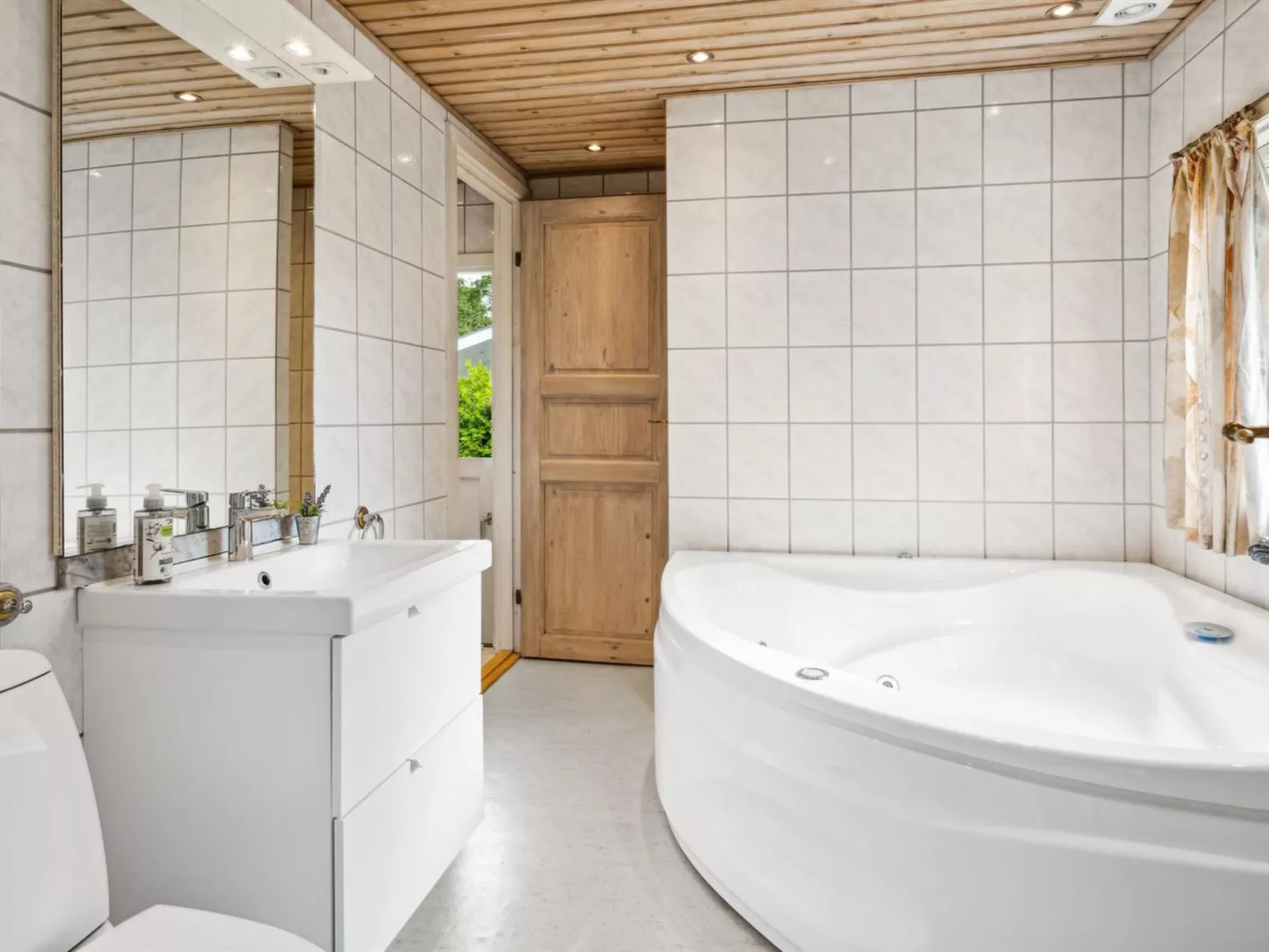 "Ilwith" - 400m from the sea-Binnen