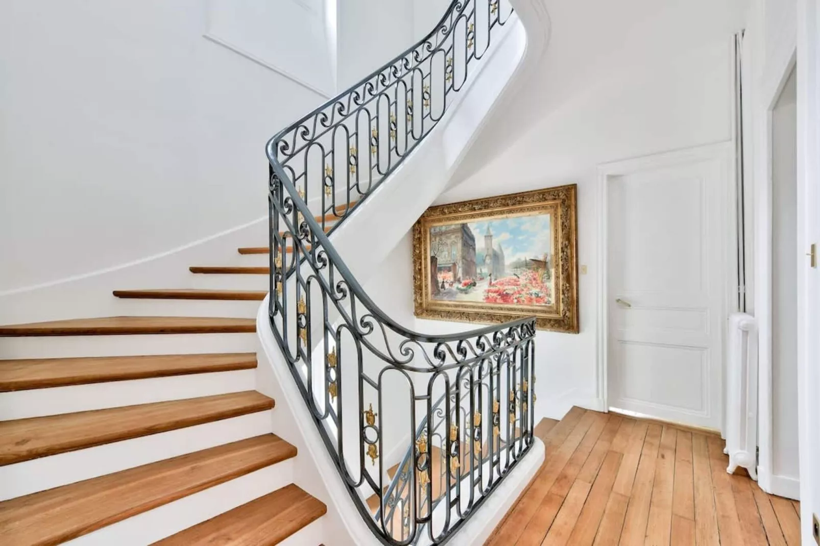 Noble demeure de luxe en plein coeur de Paris-Overloop