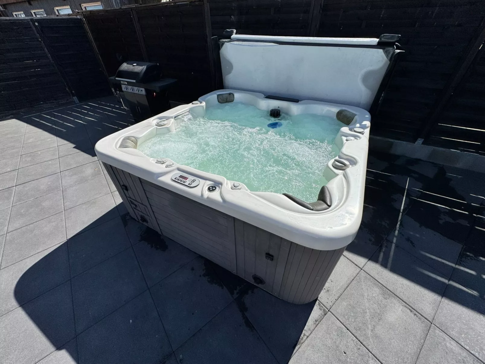 Mit privat Hottub und Klima. - Image-tags.info