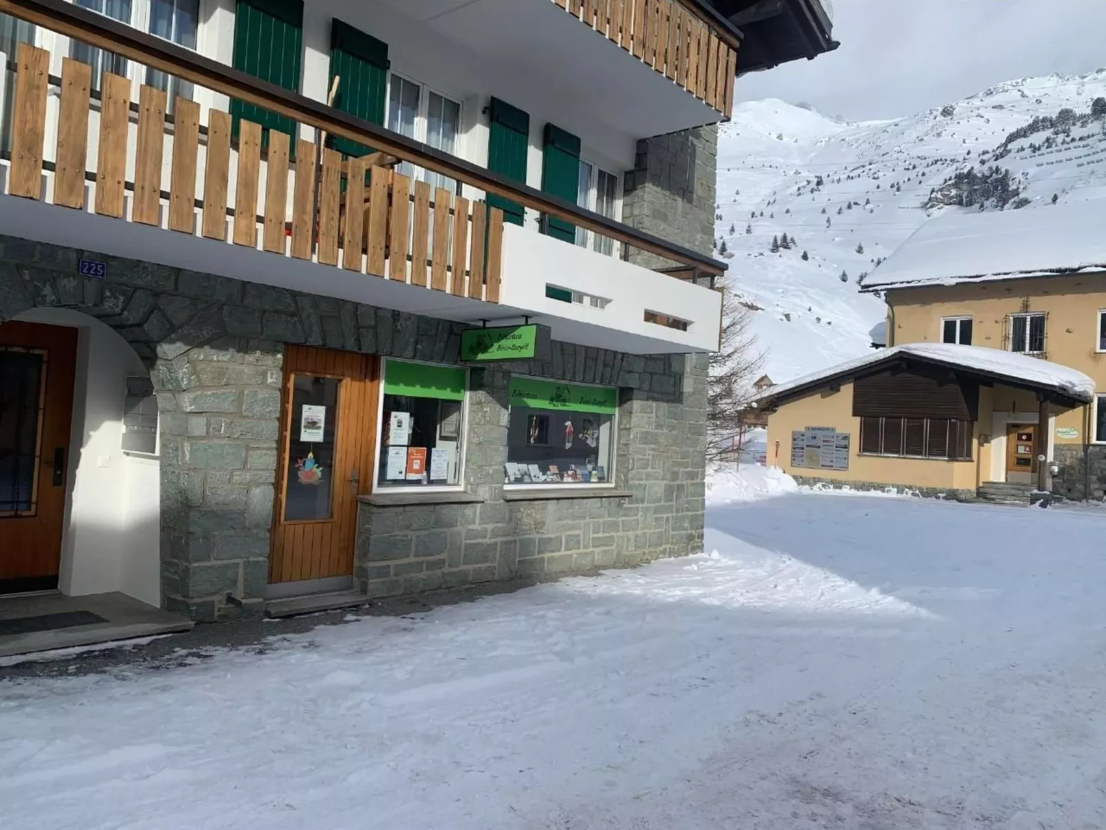 Mit Panoramablick in die Bergwelt - Image-tags.info