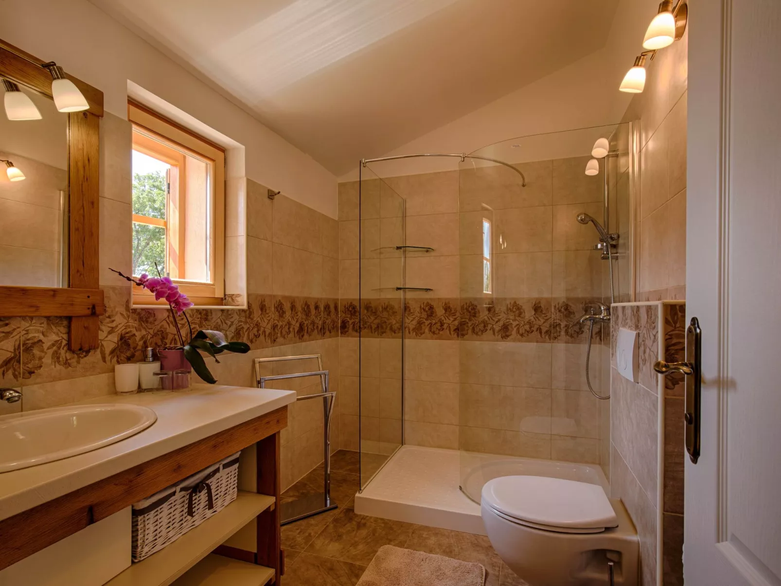 In Kras mit privatem Parkplatz - Image-tags.info