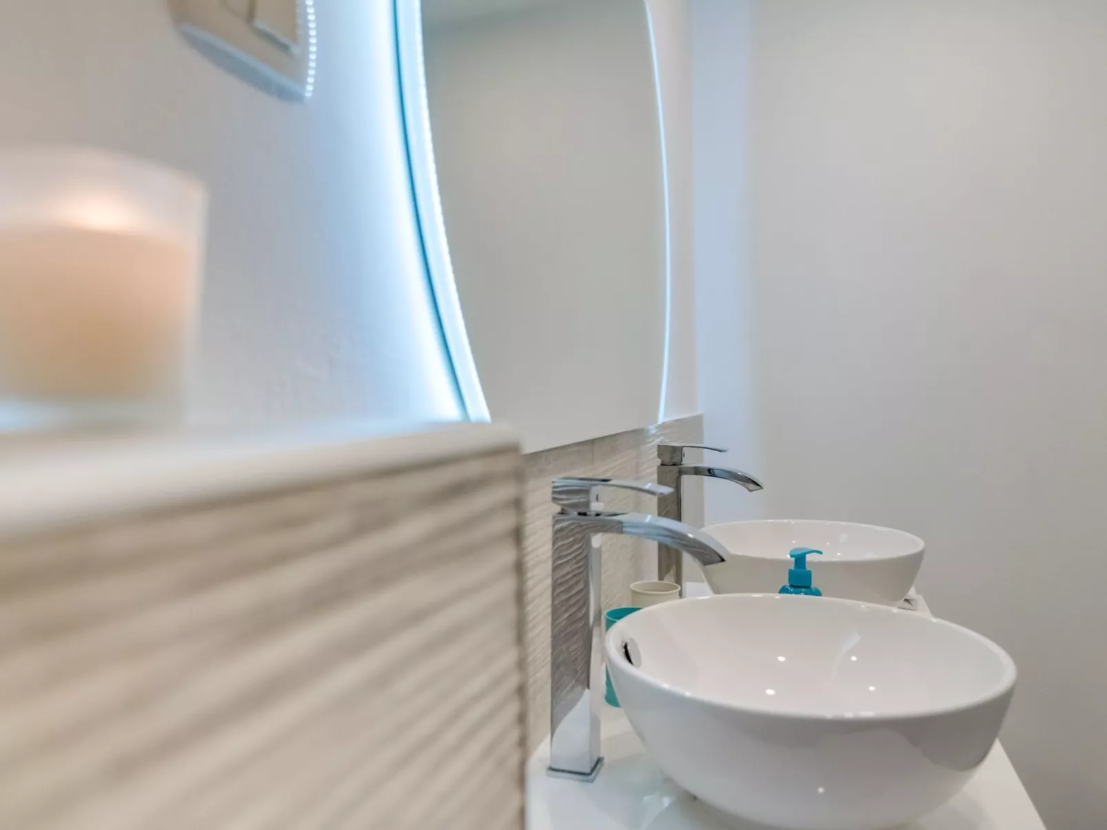 Neue Villa mit Pool und Meerblick - Image-tags.info