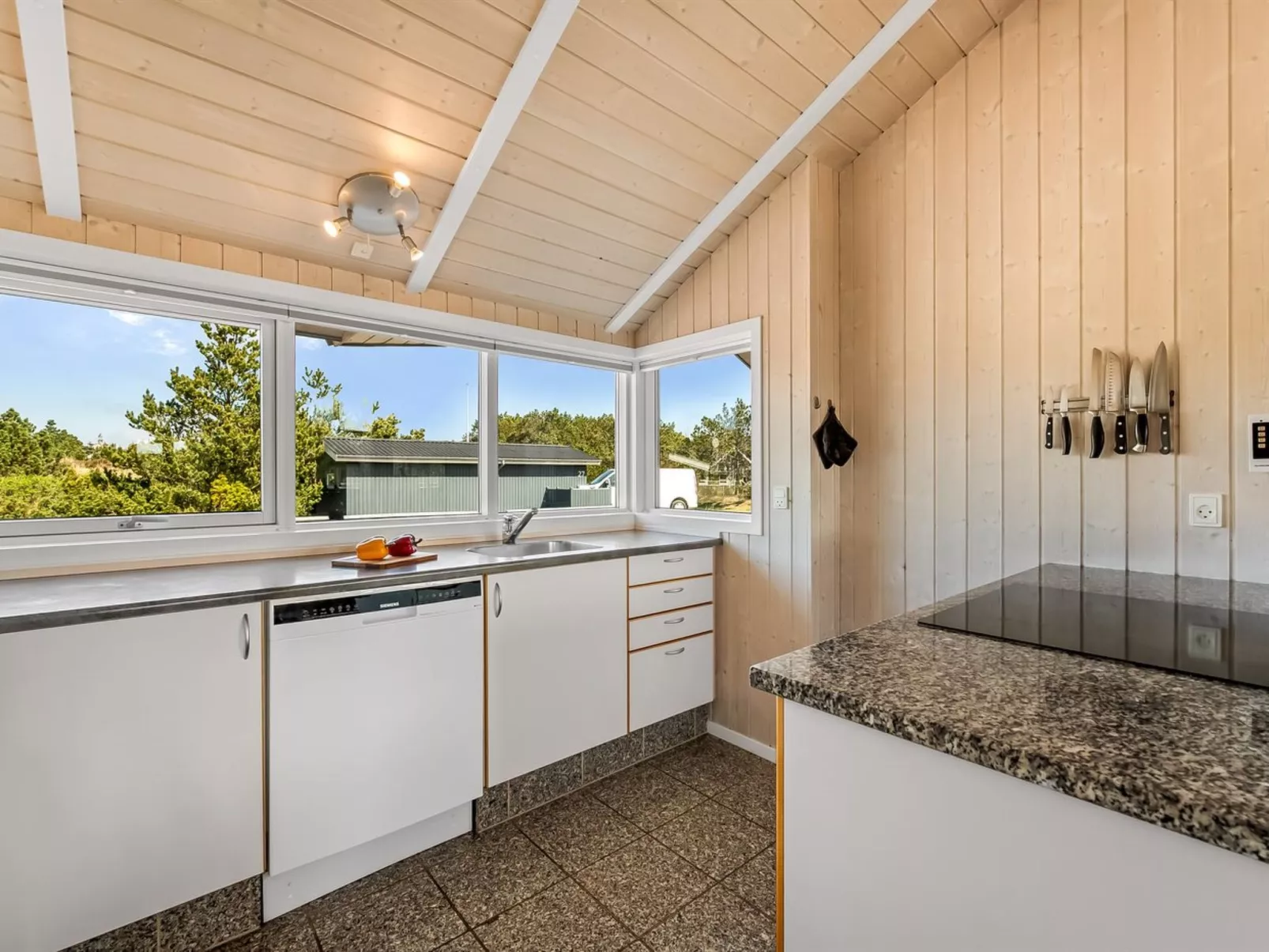 "Arine" - 700m to the fjord - Binnen