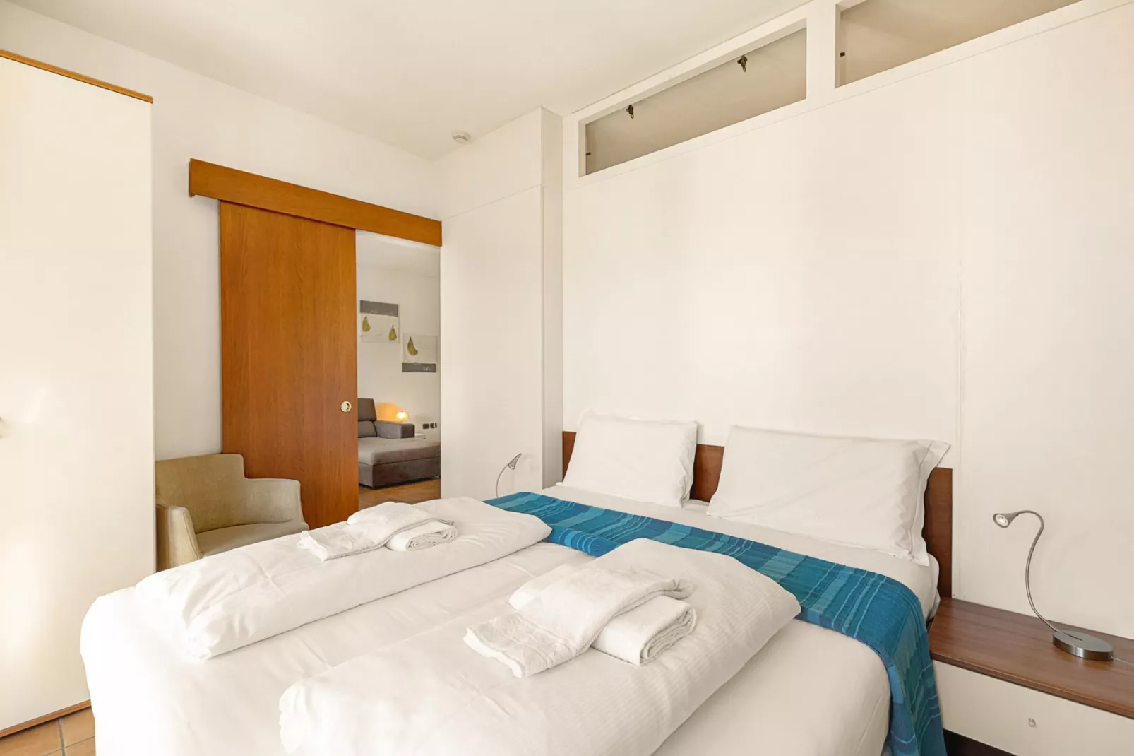 RESIDENCE PORTO LETIZIA - PALACE-1ROOM APT 4 PAX LAKE VIEW DELUXE 8206 - P1LD4 - Slaapkamer