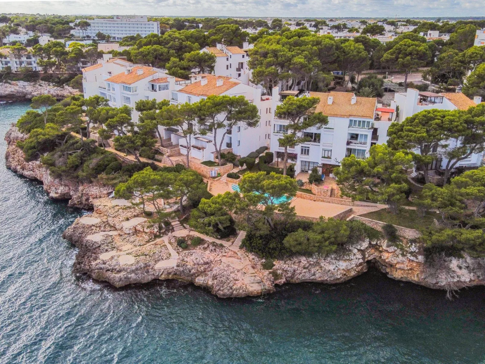 Neu renoviertes, modernes Apartment für 4 Personen, direkt an der Cala Ferrera - Buiten