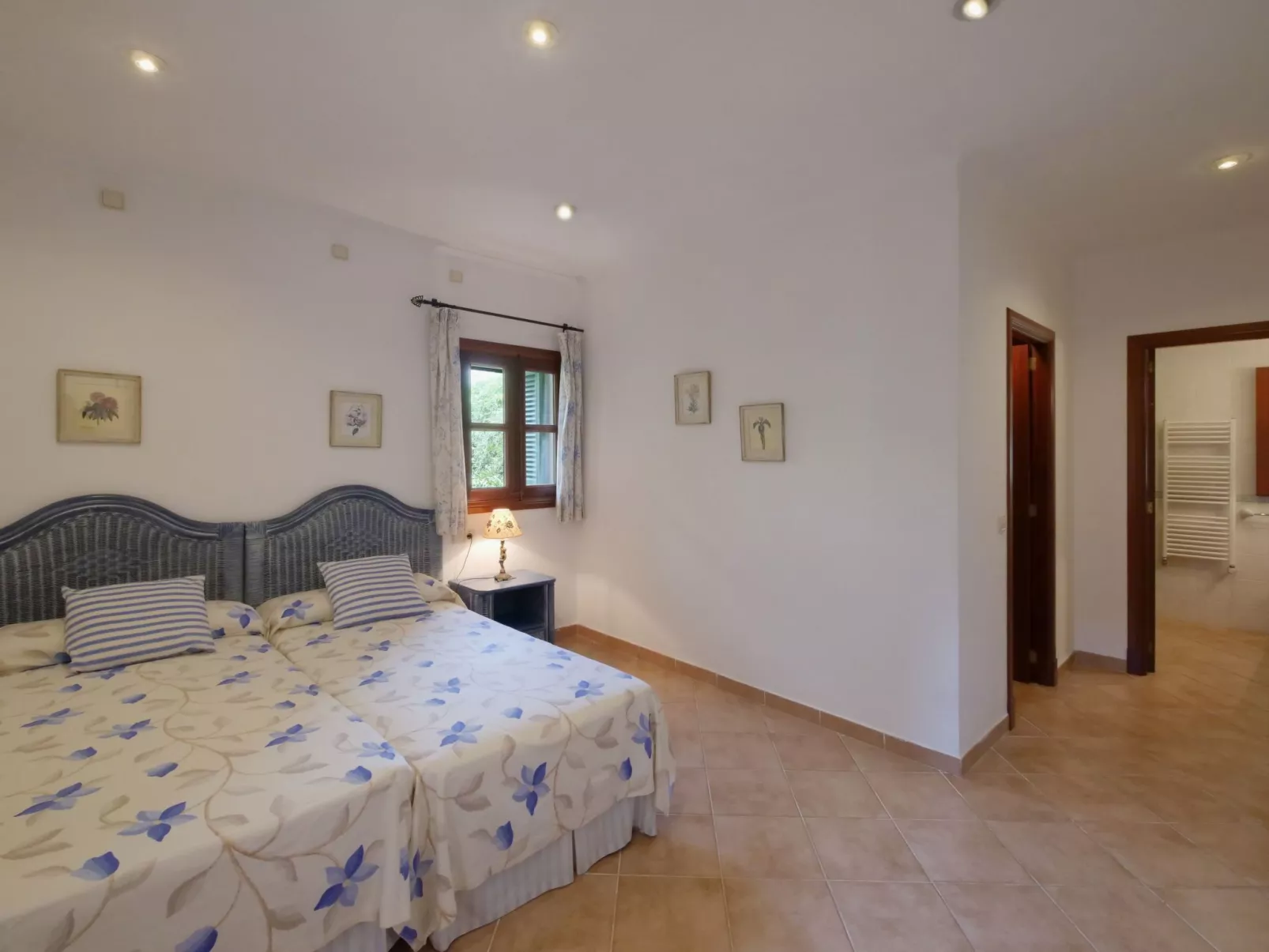 In S'horta mit Großem Pool - Binnen