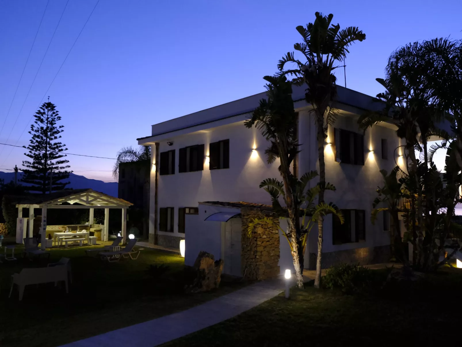 Lila Wohnung mit Schwimmbad und Meerblick - Image-tags.info