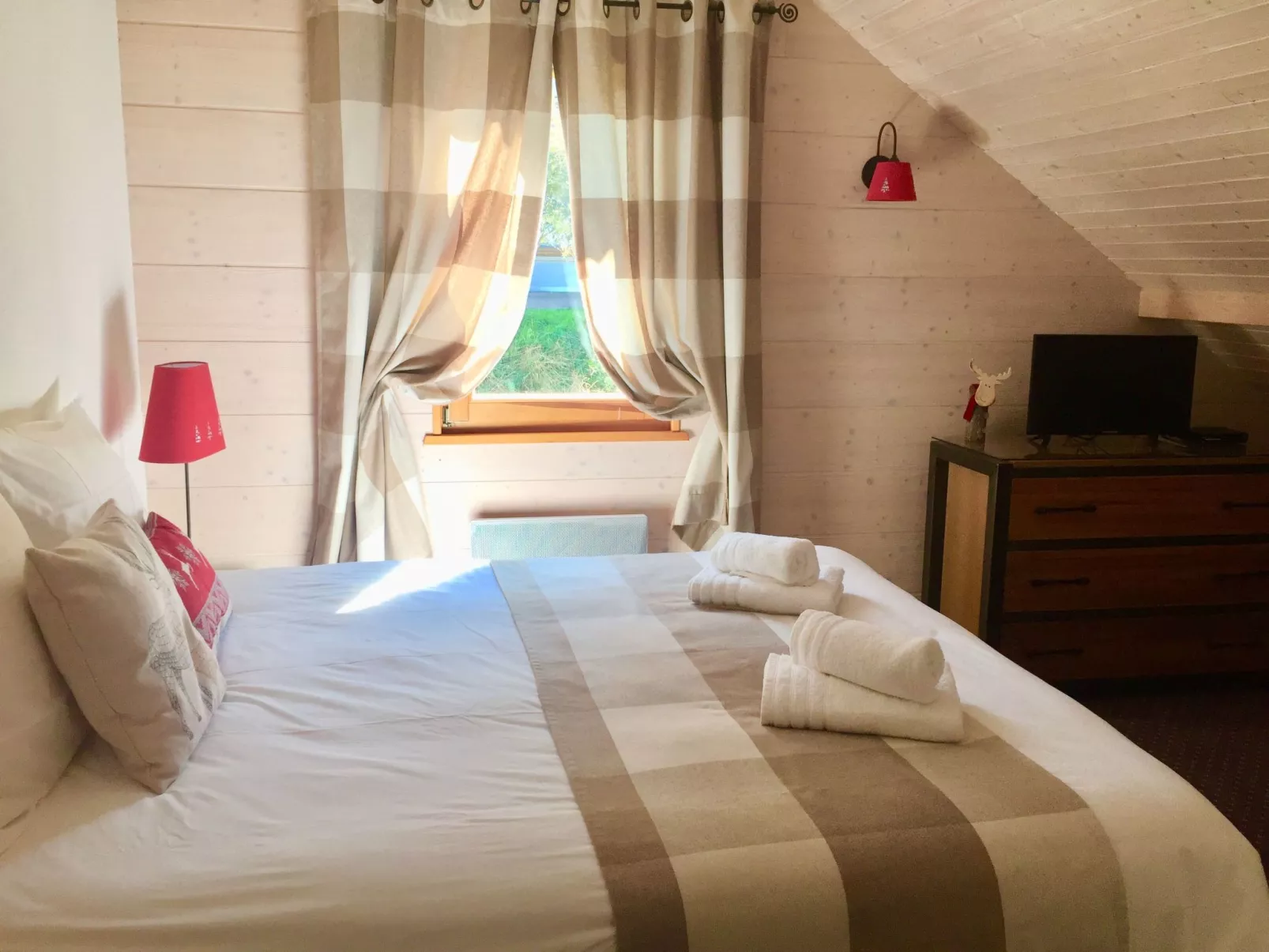 Chalet "Le Flocon Bleu" mit Blick auf das Wasser - Image-tags.info