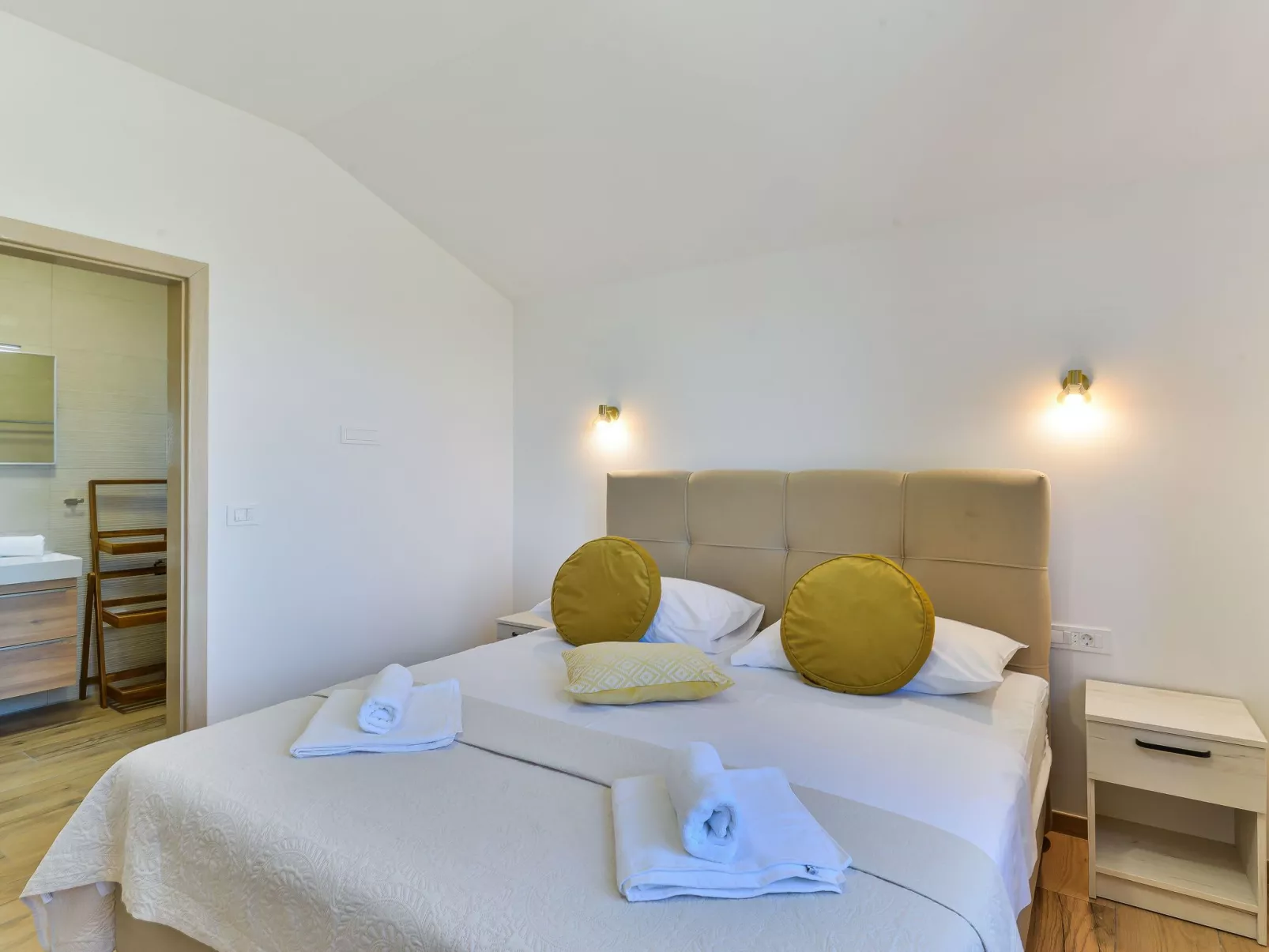 Neue Luxusvilla mit Schwimmbad, Sauna - Image-tags.info