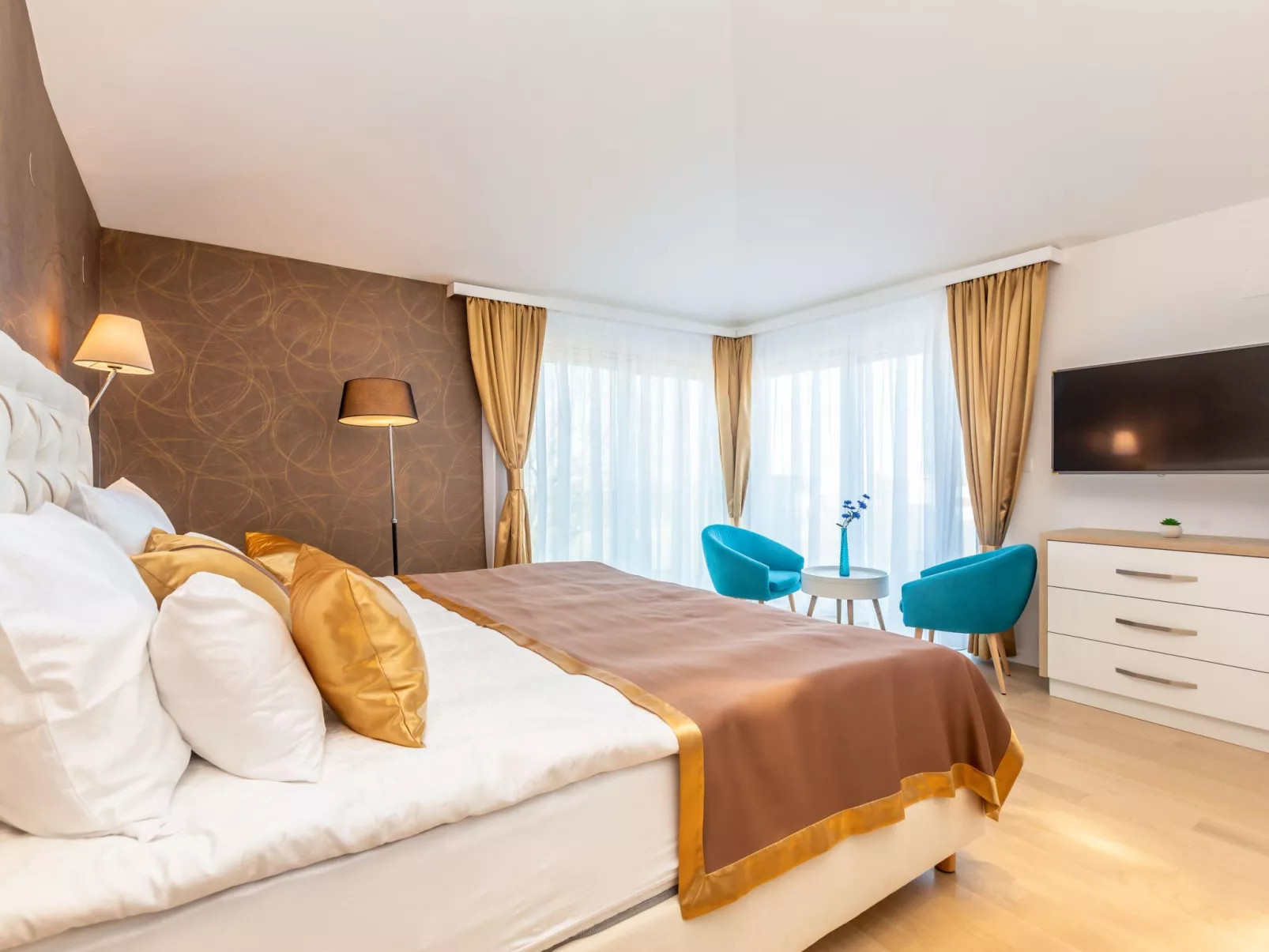 Schöne Villa in einer ruhigen Umgebung mit Pool - Image-tags.info