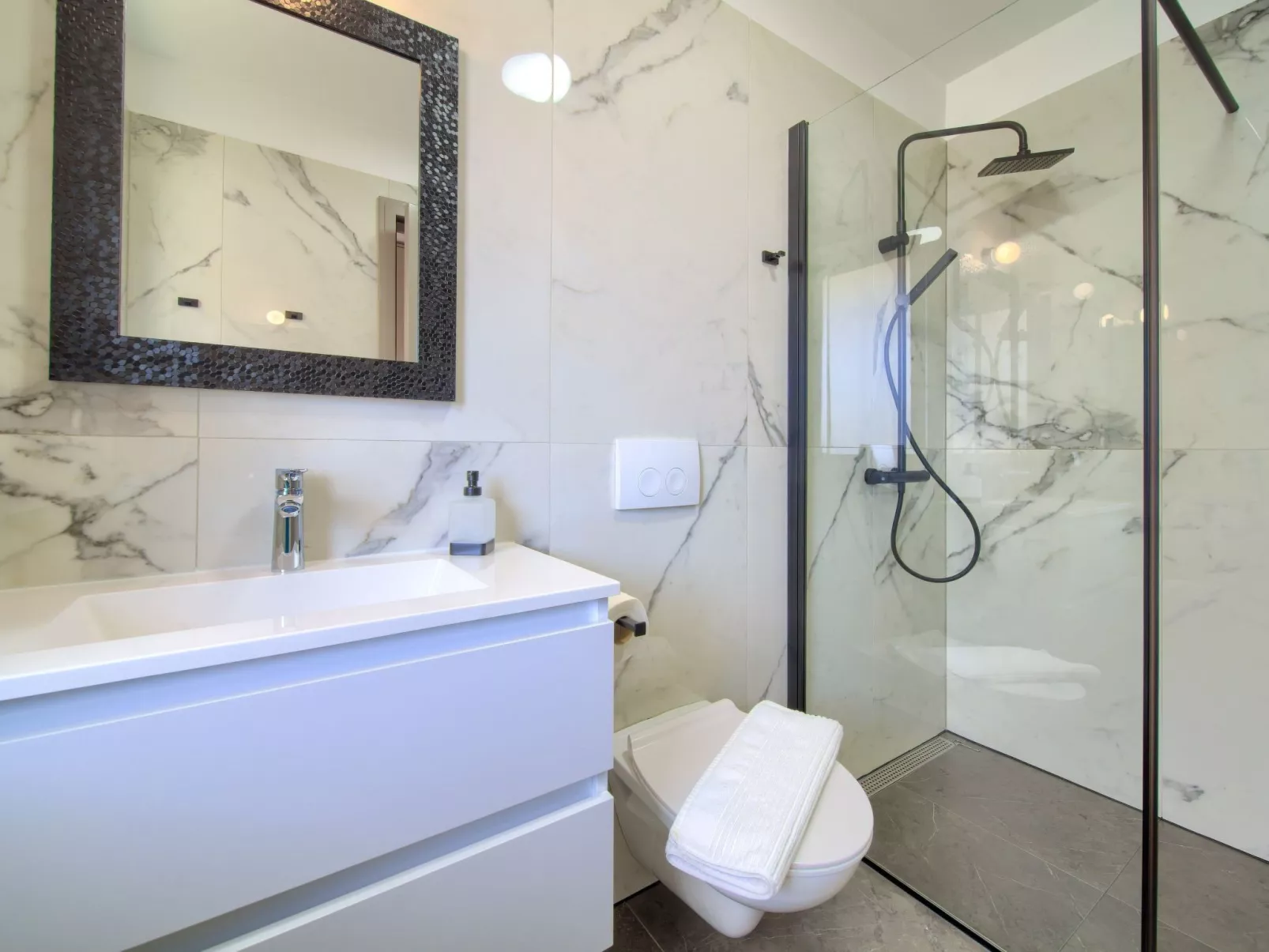 "Lana" mit Schwimmbad - Image-tags.info