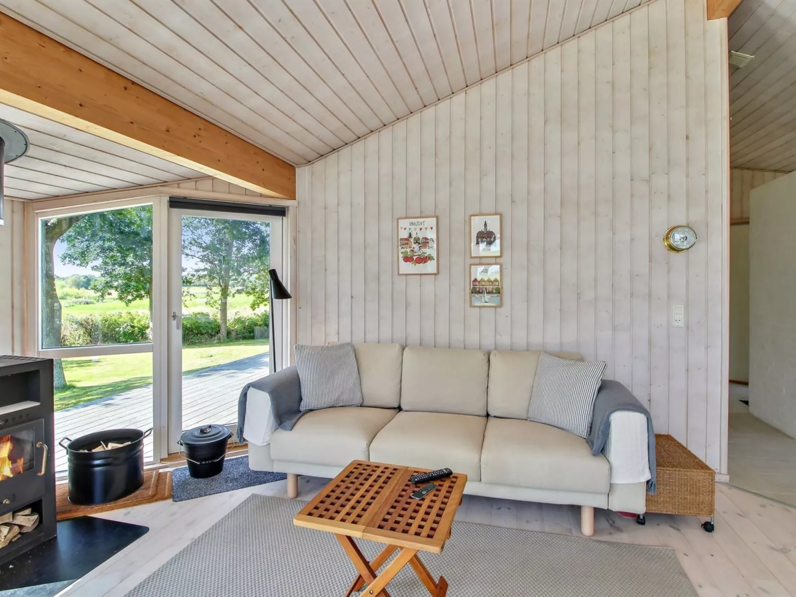 "Lilla" - 120m from the sea - Binnen