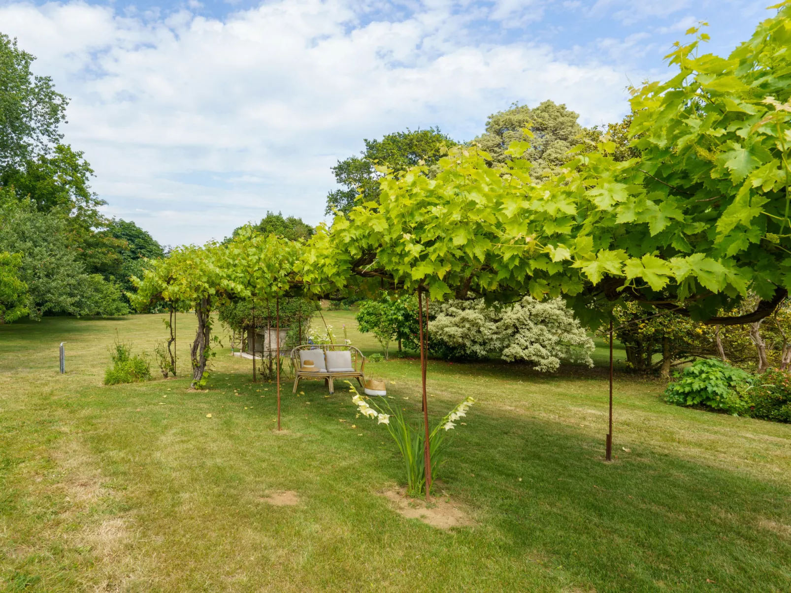 Les Volets Rouges-Buiten