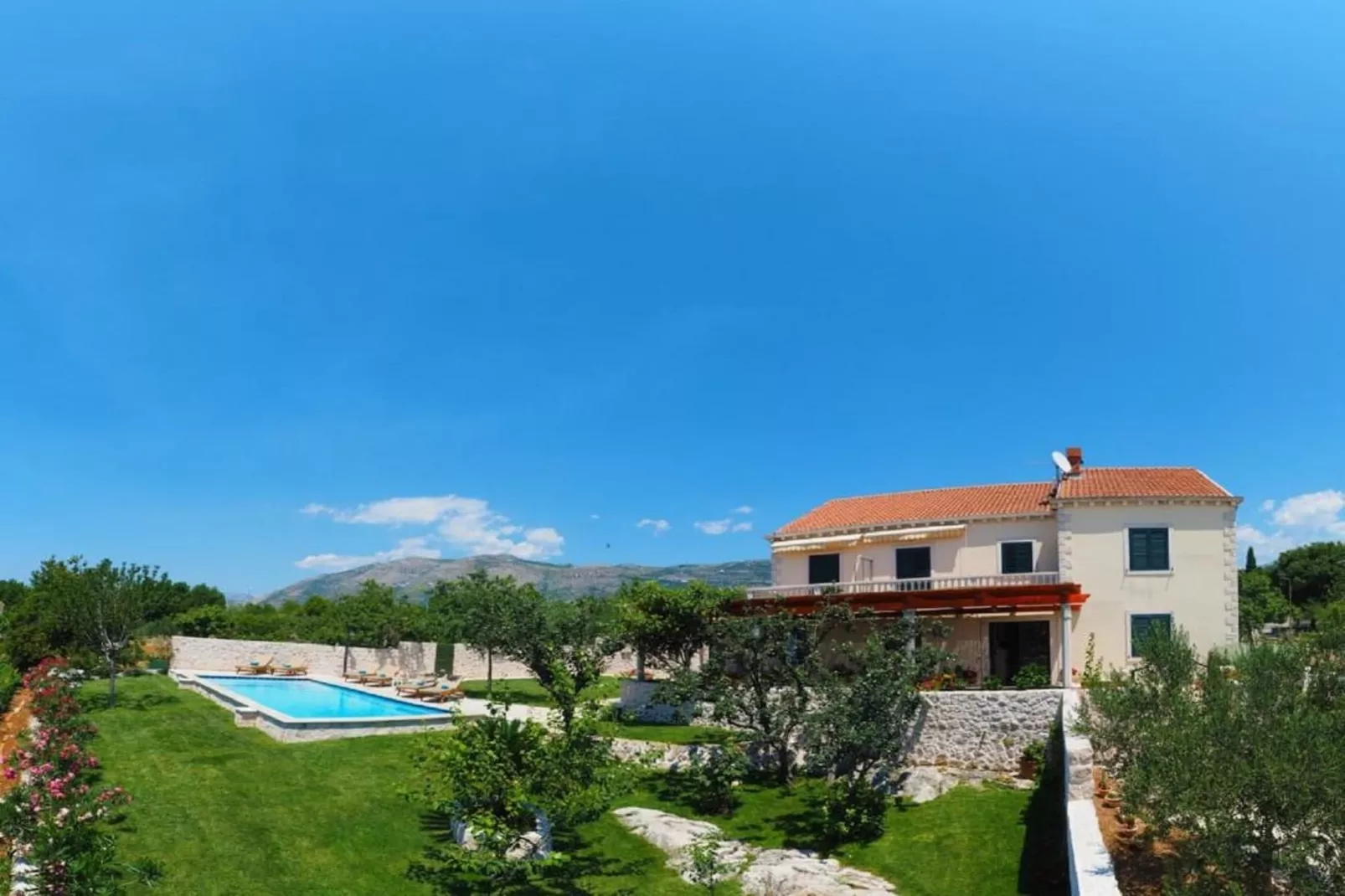 Villa Antonija - Four-Bedroom Villa with Terrace and Private Pool-Buitenlucht