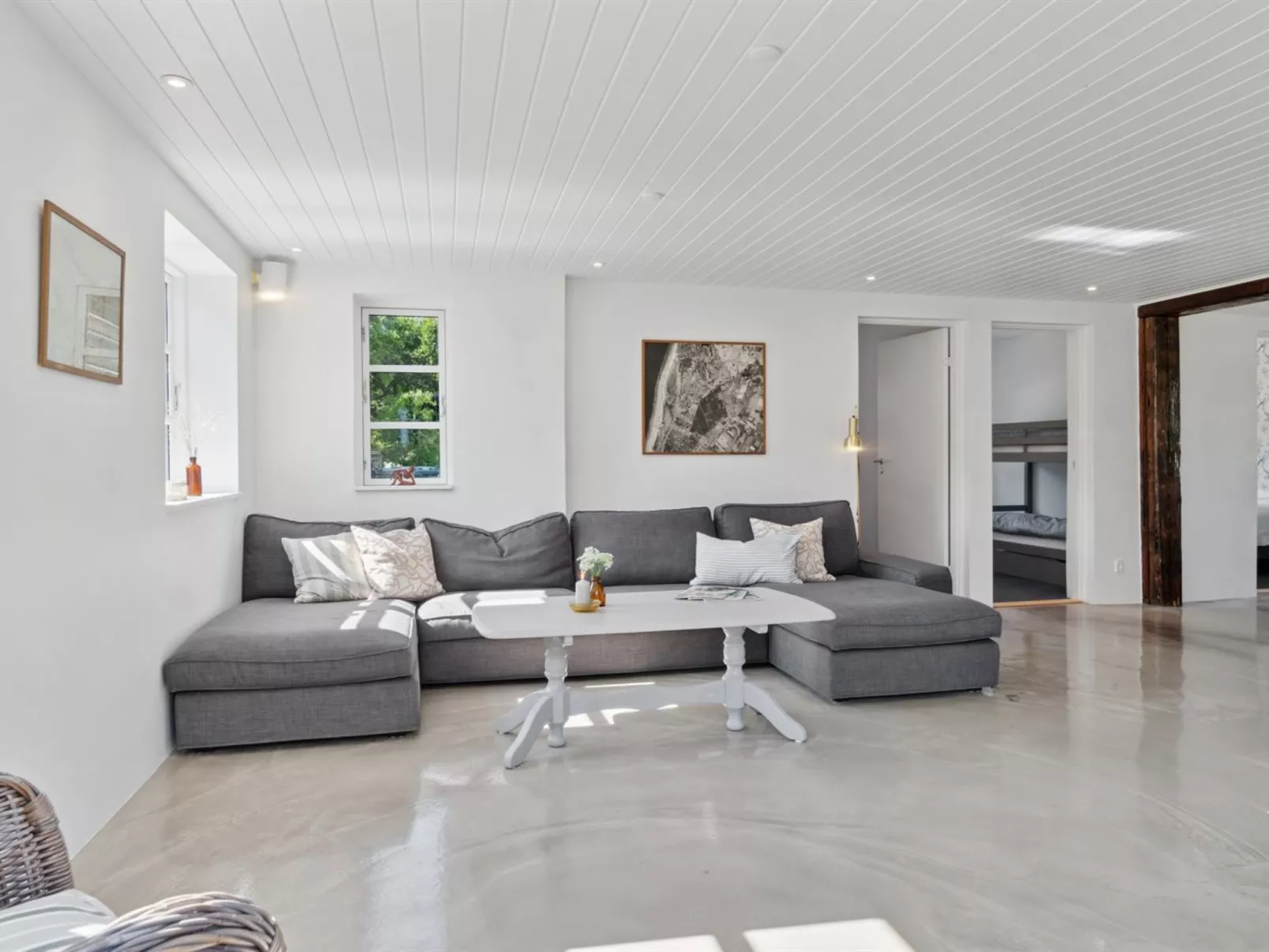 "Thrym" - 2.5km from the sea - Binnen