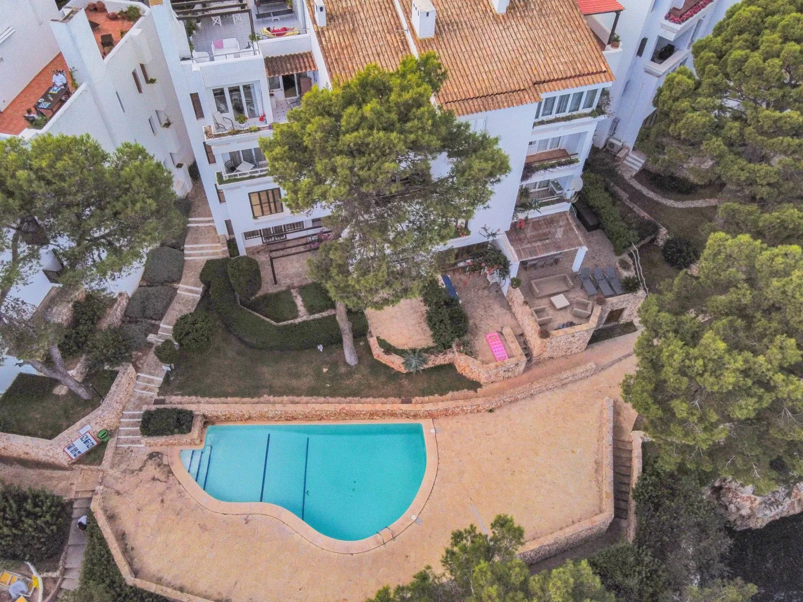 Neu renoviertes, modernes Apartment für 4 Personen, direkt an der Cala Ferrera - Buiten