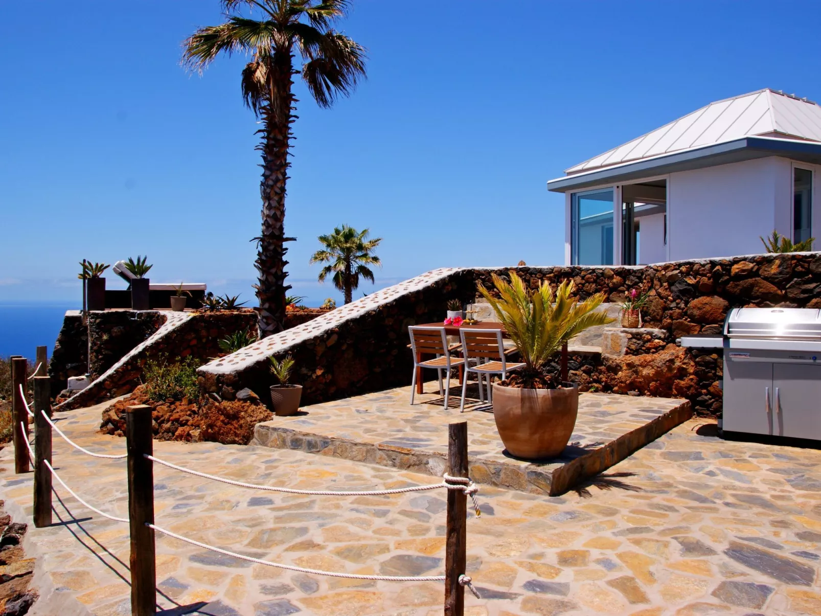 Moderne Architekten-Villa mit Infinity-Pool und Meerblick - Image-tags.info