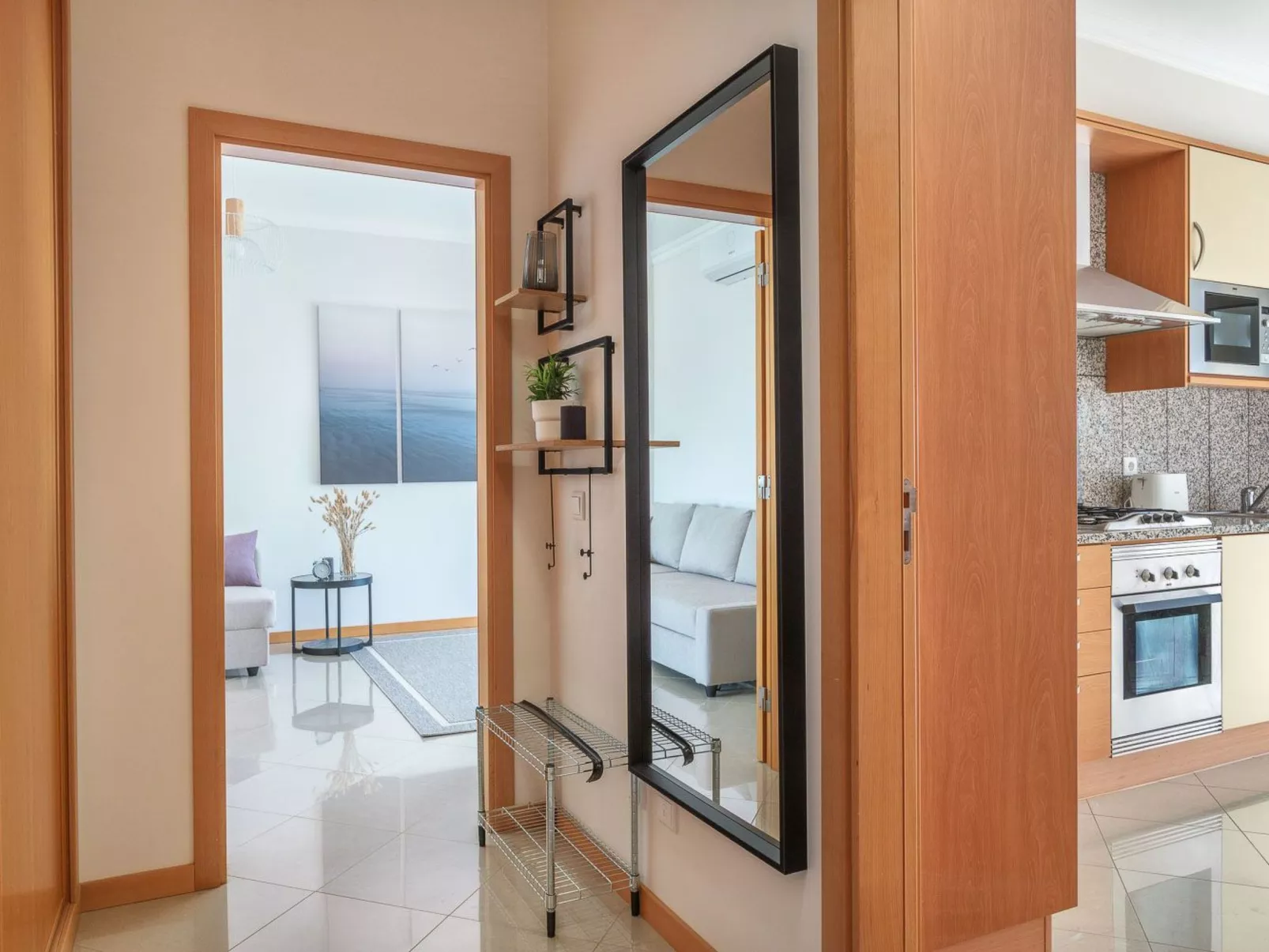 "Elena 2" mit Blick auf das Wasser - Image-tags.info