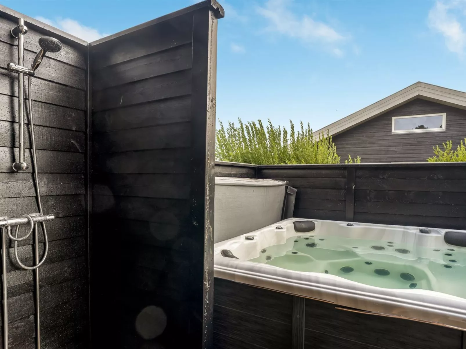 "Alisa" - 1.9km from the sea - Binnen