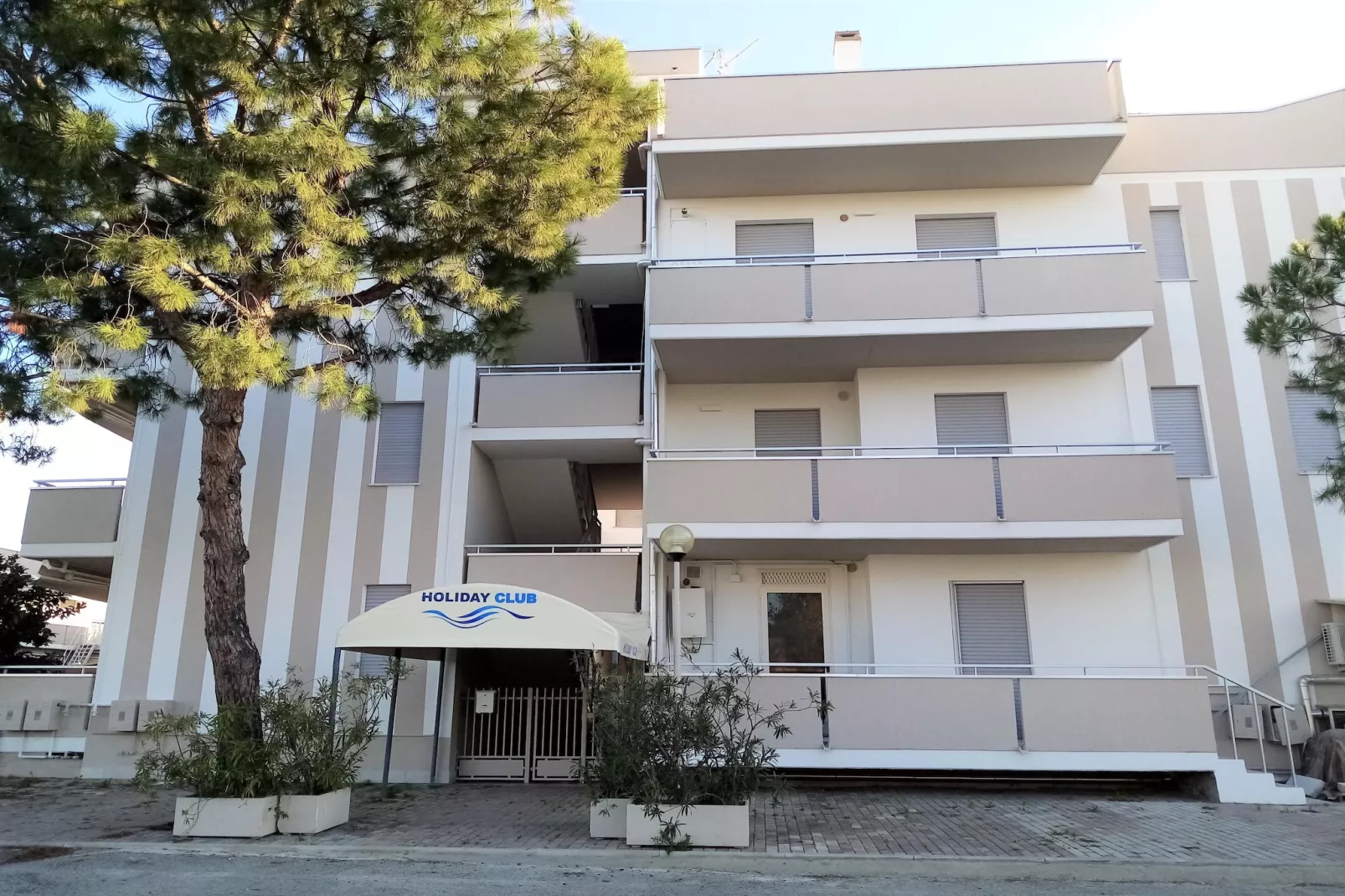 Holiday Club TRILO 6-Buitenkant zomer