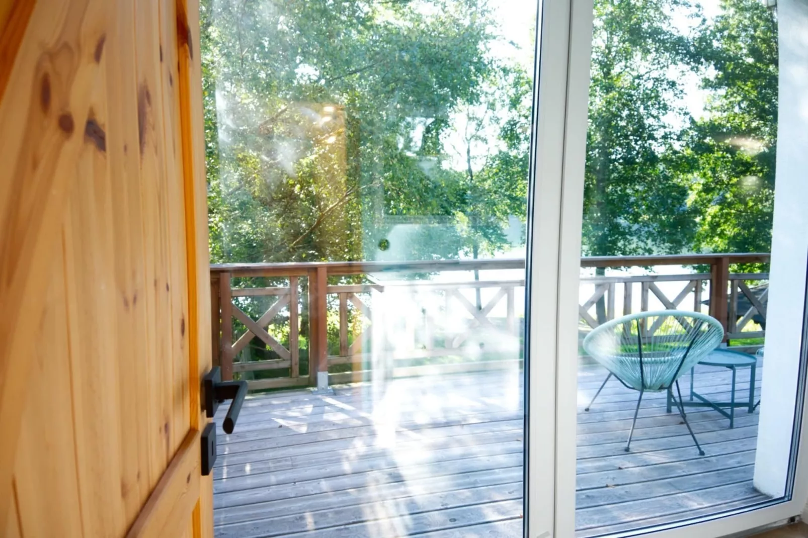 Dom w Starych Czaplach z domkiem na drzewie-Terrasbalkon